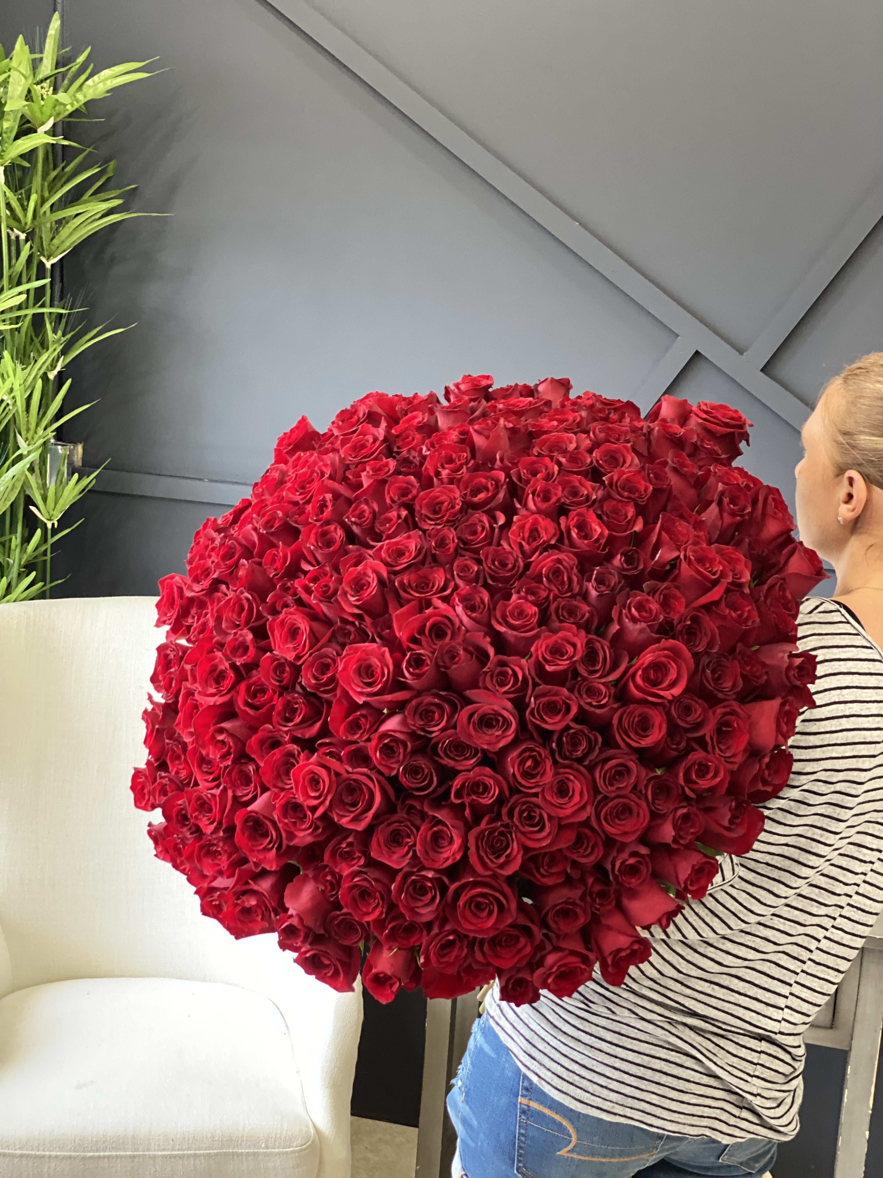 300 Red Roses Hand-crafted Bouquet  - 300 long stem premium red roses Bouquet with ribbon  Vase included 