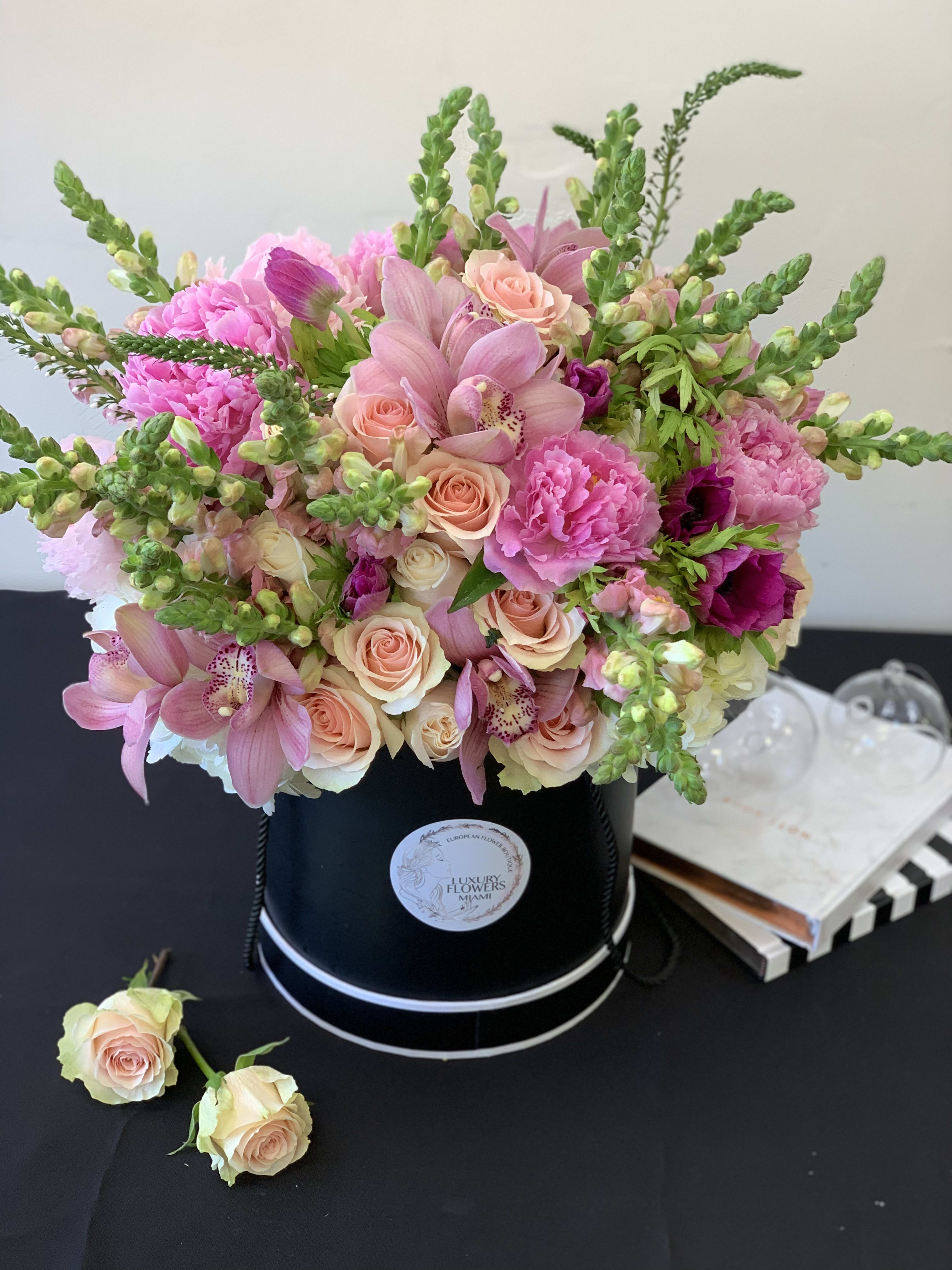 Large flower box with mix flowers  - Stylish large hat box arrangement with roses, orchids, peonies and mix seasonal flowers. Surprise your loved one with this awesome flower gift 