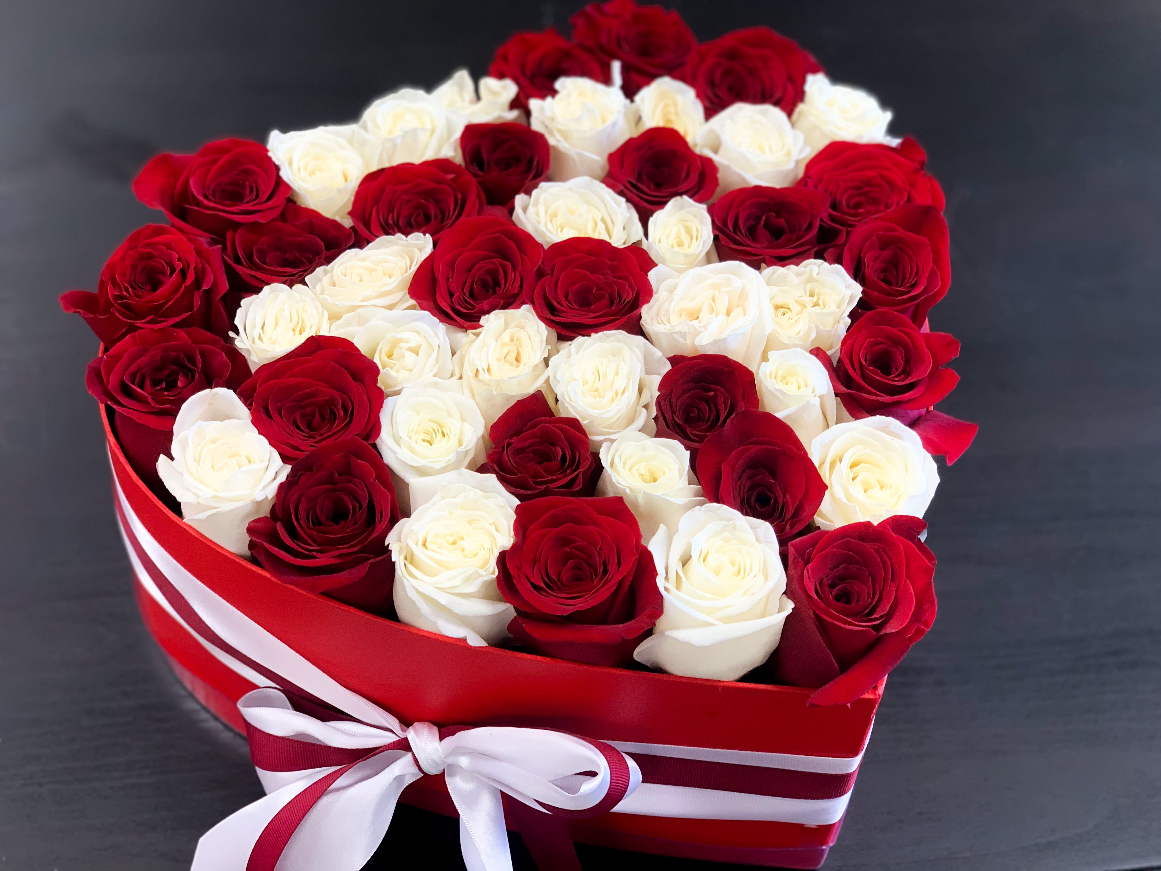 Red and White roses in heart-shaped box - Premium flower arrangement with white and red roses in heart-box 