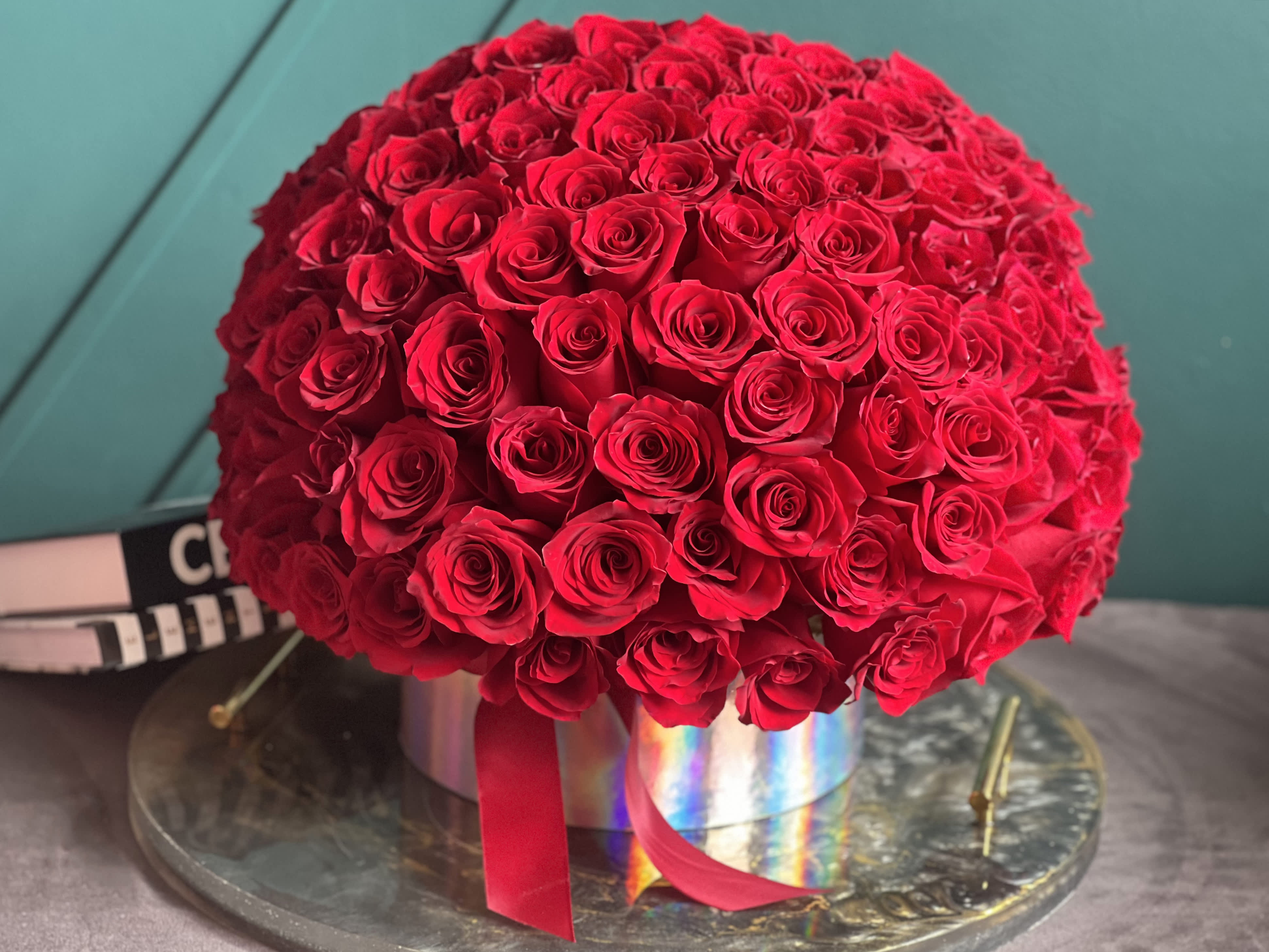 100 red roses in a box  - 100 red roses in a box with lid on the back 