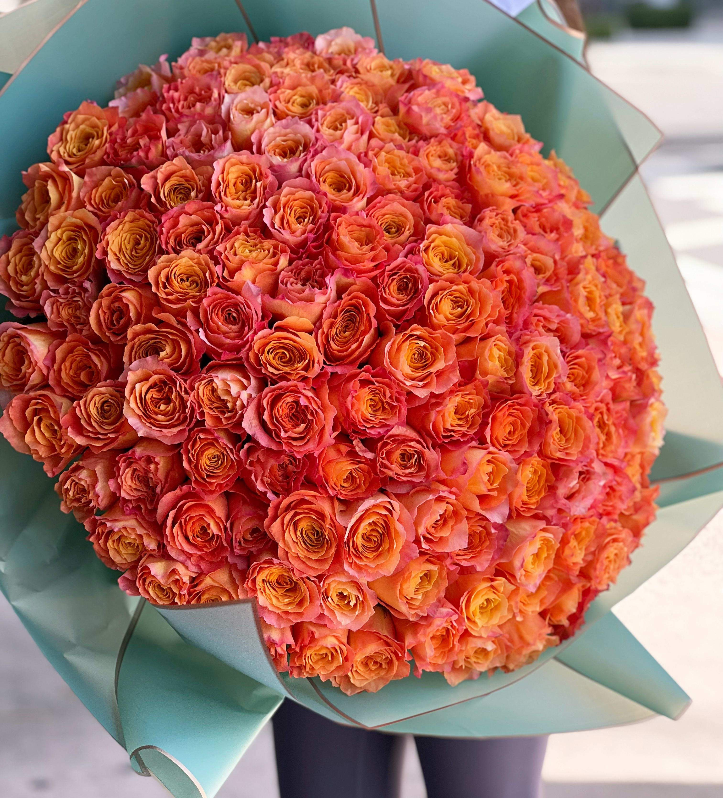 150 orange roses - 150 orange roses handcrafted bouquet. Vase not included