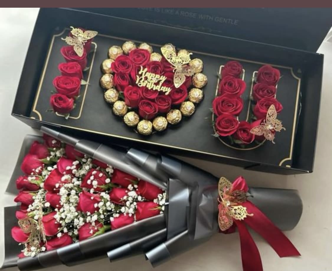 Love pack - Love pack, 1  box of &quot;l Love You&quot; with roses and chocolates (box can be white, pink or black), bouquet with 25 roses! (Color of roses at the customer's choice) Caja amor, contiene 1 caja “I love You”  (Caja puede ser en color rosado, blanco o negro), 1 ramo de rosas de 36 rosas , (color de rosas a elección del cliente )