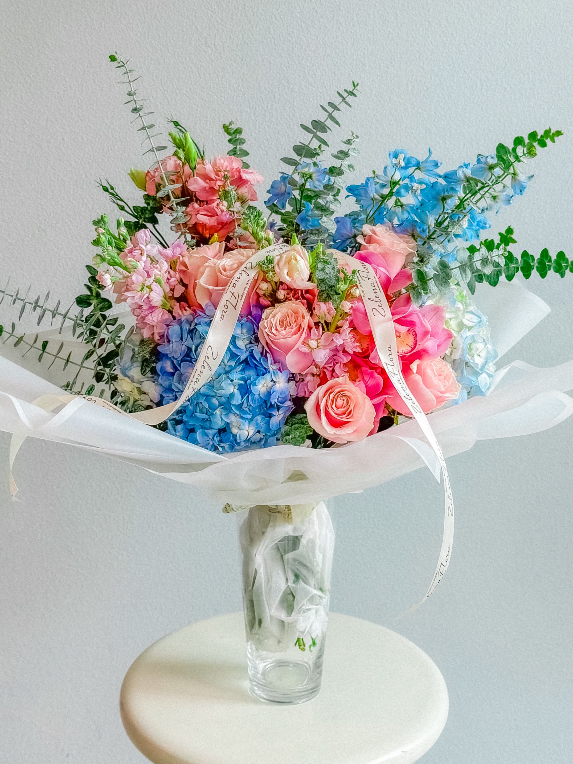 Venice Vibes - Venice Vibes is a whole mood. Inspired by LA’s most iconic beach neighborhood, this bouquet feels like a morning bike ride down the boardwalk, iced matcha in hand, salty air in your hair, and that “life’s good” kind of energy.  It’s playful, breezy, and drop-dead gorgeous — just like Venice. Perfect for summer vibes: stylish, a little wild, and full of sunshine.
