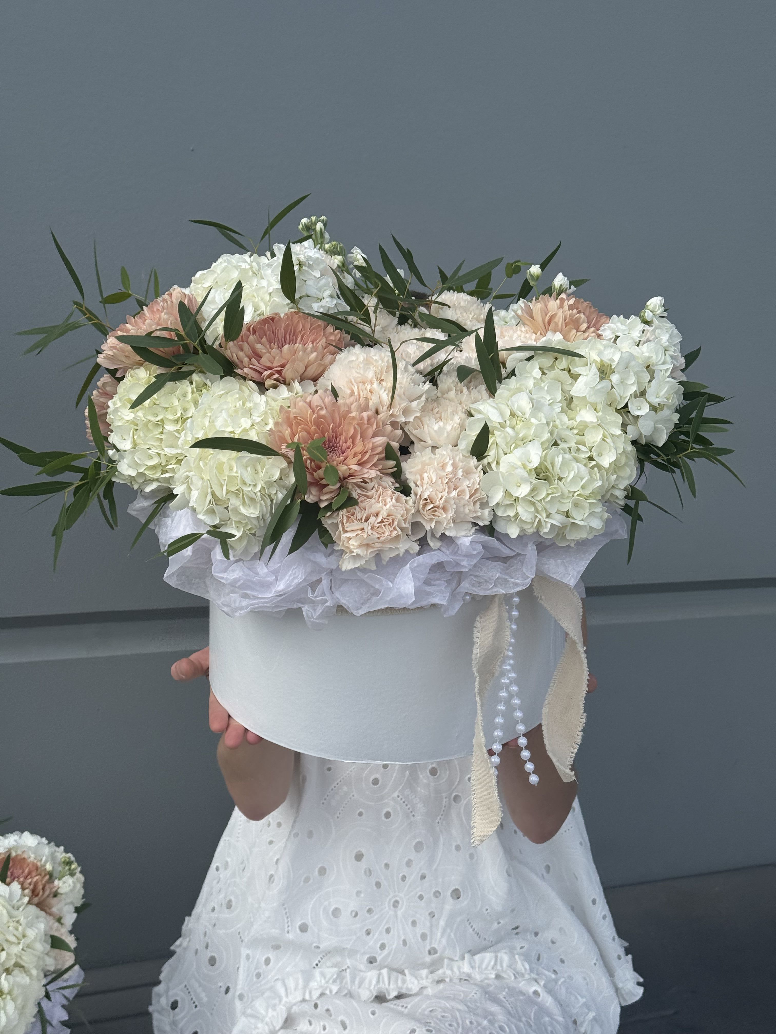 Composition in a round box with hydrangeas, chrysanthemums and eucalyptus - Composition in a round box with hydrangeas, chrysanthemums and eucalyptus