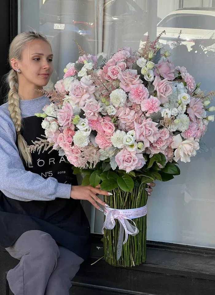 NO. 335 - PINK TALL BOUQUET NO. 335 - PINK TALL BOUQUET - This mixed flower tall bouquet is a heartfelt expression of life’s most meaningful moments—crafted with care by our dedicated florist in Studio City. Each stem is thoughtfully selected to create a vibrant blend of color, fragrance, and feeling. More than just flowers, it's a gesture that speaks volumes. With same day flower delivery, your sentiment arrives right on time, beautifully delivered and impossible to forget.