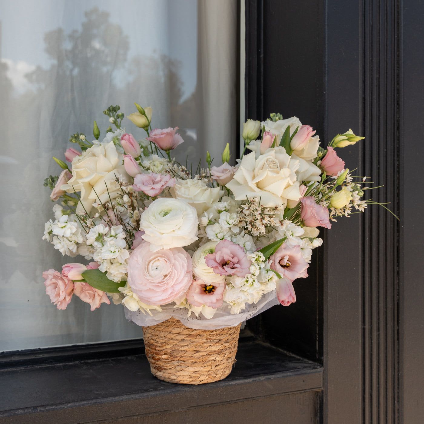 NO. 970 - BLOOMING BASKET NO. 970 - BLOOMING BASKET - A modern take on floral gifting, this mixed flower basket is a curated blend of seasonal blooms and textures, thoughtfully designed in Studio City. Each basket is a unique expression of beauty and emotion—perfect for making a lasting impression. Whether it’s a celebration or a simple gesture of love, our same day flower delivery ensures your heartfelt gift arrives fresh, elegant, and right on time. Size on the photo - Standard.