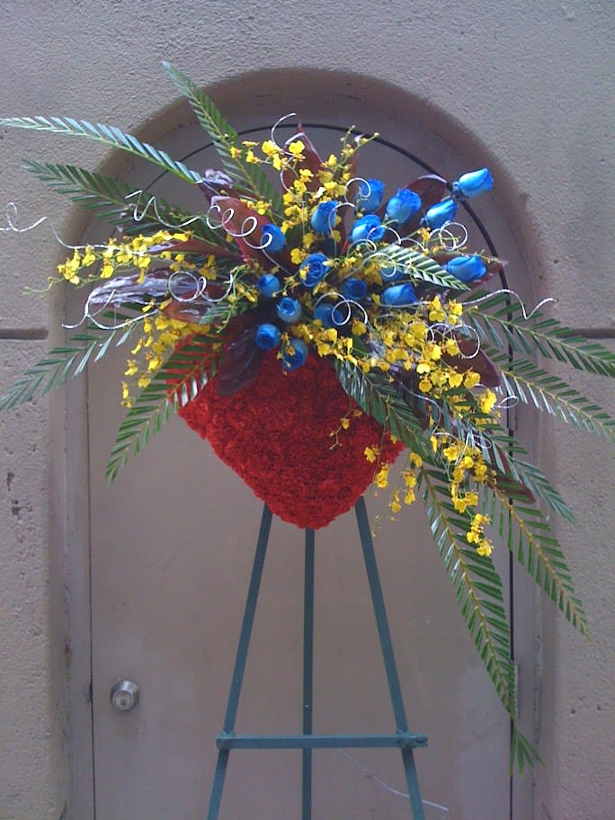 Funeral Wreath with Roses - W60010 Funeral Wreath with Roses - W60010 - Funeral wreath with blue roses.