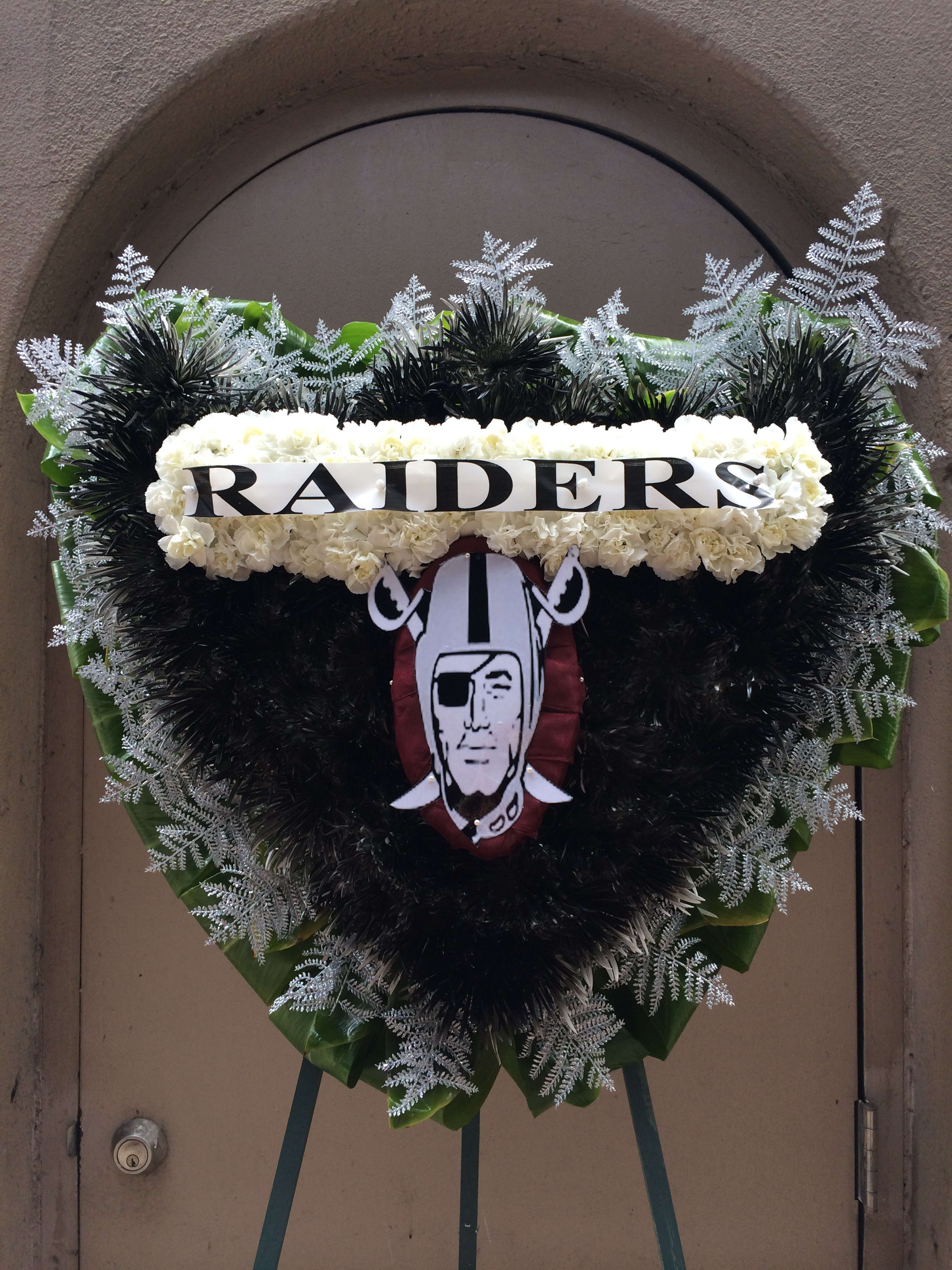 Sports fan Carnation and Ti leaf heart shape creation wreath - F35012 - Customize for the sport fan