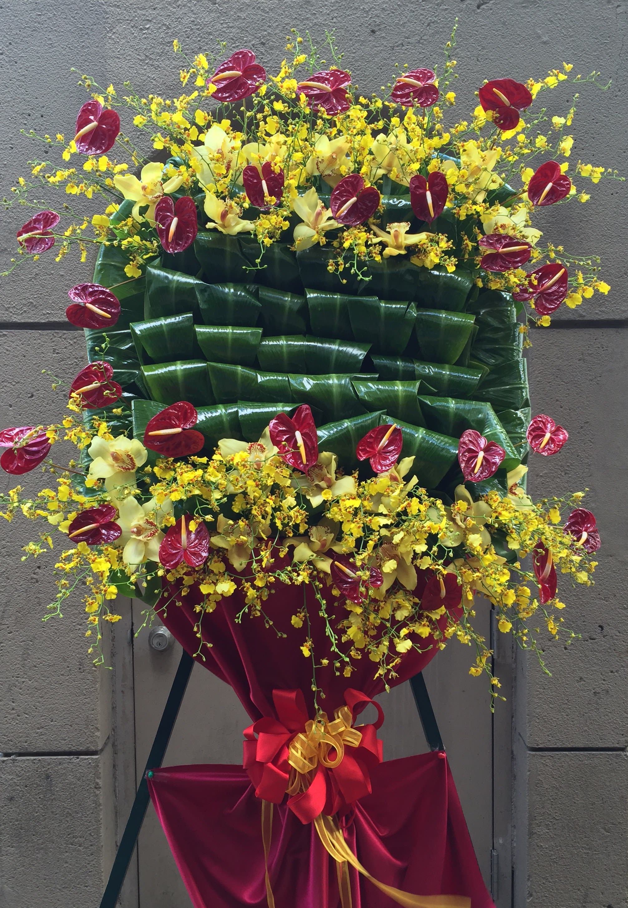 Kahili Wreath - W60050 - Ancient Hawaiian Kahili (assembled with feathers) for royalty replicated in two dimensional floral wreath.