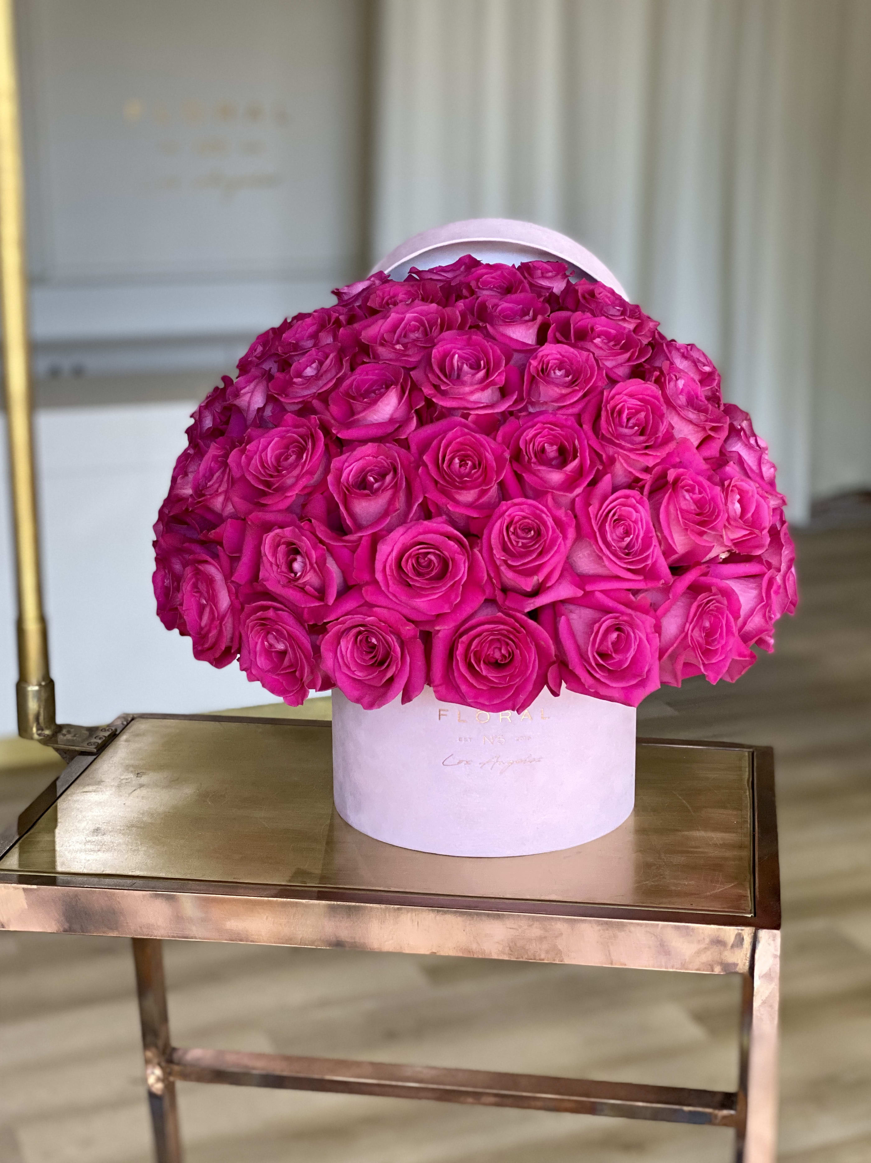 No.113 - Pink Sorbet No.113 - Pink Sorbet - Expertly arranged by our skilled florist in Studio City, this box of classic roses offers a modern twist on a timeless gesture. Elegant and refined, it's the perfect gift for any occasion. With same day flower delivery available, sending a stunning floral surprise has never been easier. Experience the beauty and sophistication of a luxurious rose presentation. Available in three size options and diverse box textures and colors: Standard size - 50 roses. Deluxe size - 75 roses. Premium size - 125 roses. On the photo: Size - Standard, Box Material - Paper, Box Color - Pink.