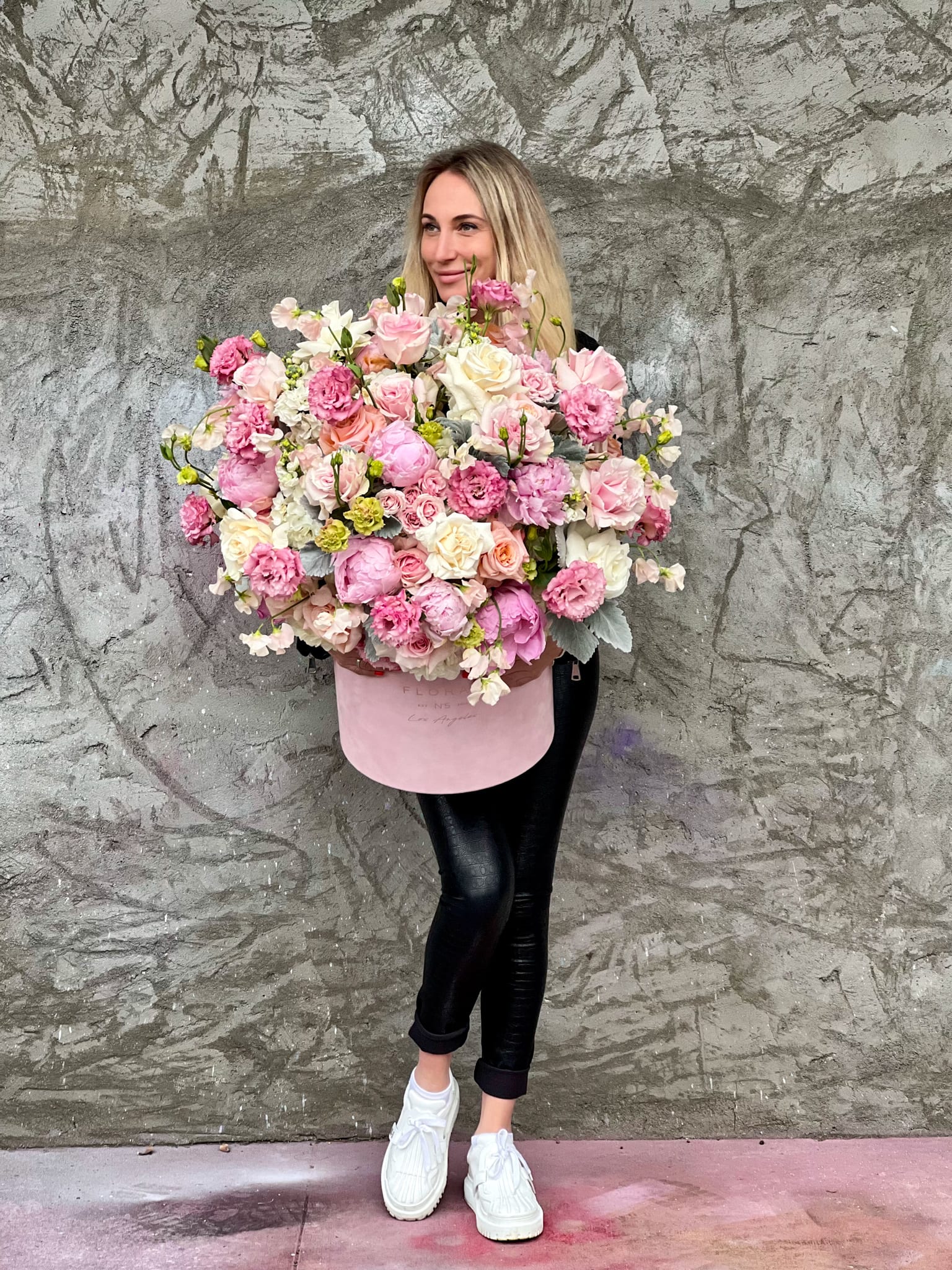 No.155 - Pink Huge Box No.155 - Pink Huge Box - A modern take on floral gifting, this huge mixed flower box is a curated blend of seasonal blooms and textures, thoughtfully designed in Studio City. Each box is a unique expression of beauty and emotion—perfect for making a lasting impression. Arrangement made from roses, peonies , lisianthuses and other flowers. Whether it’s a celebration or a simple gesture of love, our same day flower delivery ensures your heartfelt gift arrives fresh, elegant, and right on time.