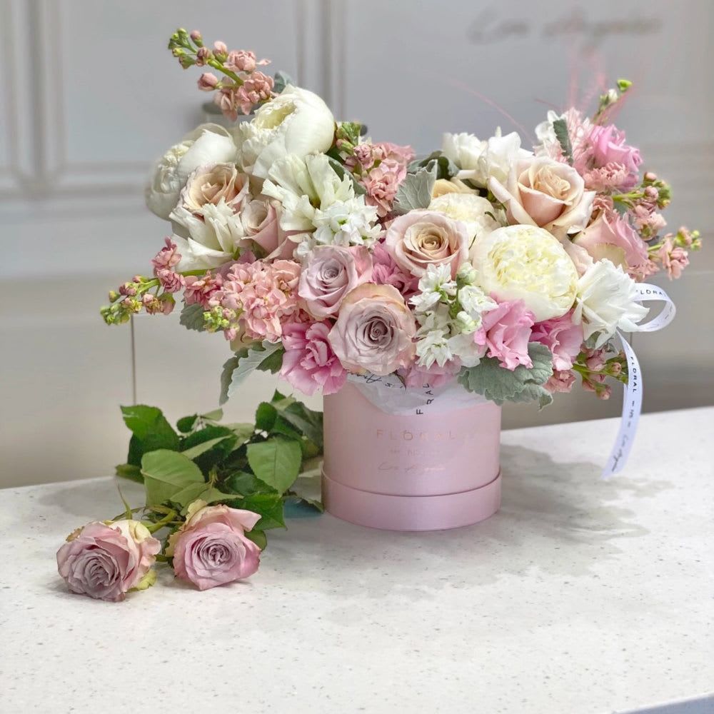 NO.246 - PURE TENDERNESS NO.246 - PURE TENDERNESS - A modern take on floral gifting, this mixed flower box is a curated blend of seasonal blooms and textures, thoughtfully designed in Studio City. Each box is a unique expression of beauty and emotion—perfect for making a lasting impression. Whether it’s a celebration or a simple gesture of love, our same day flower delivery ensures your heartfelt gift arrives fresh, elegant, and right on time. A beautiful tender composition with Roses, Lisianthuses, Spray Roses and other flowers to complete the composition. Available in three size options. On the photo: Size - Standard.