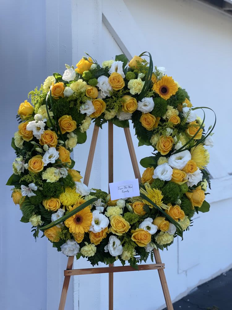Remember Me - Yellow and white floral mix wreath 