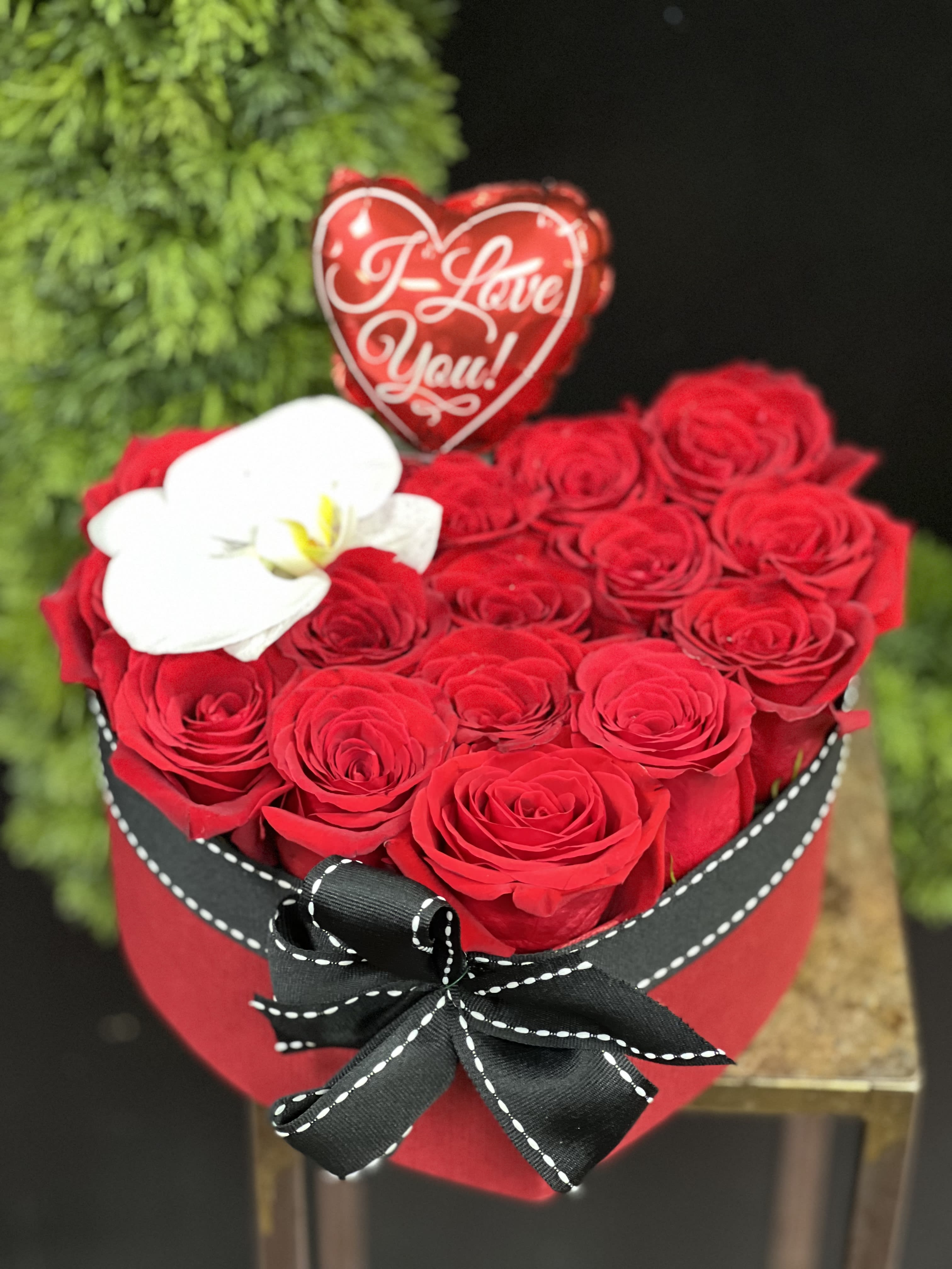 LOVE in the Box 155 - Premium quality of imported roses decorated in Euro Hat Box, (9 to 15 roses ) mini balloon will be $4.99 and $5.00 for orchid decorations.