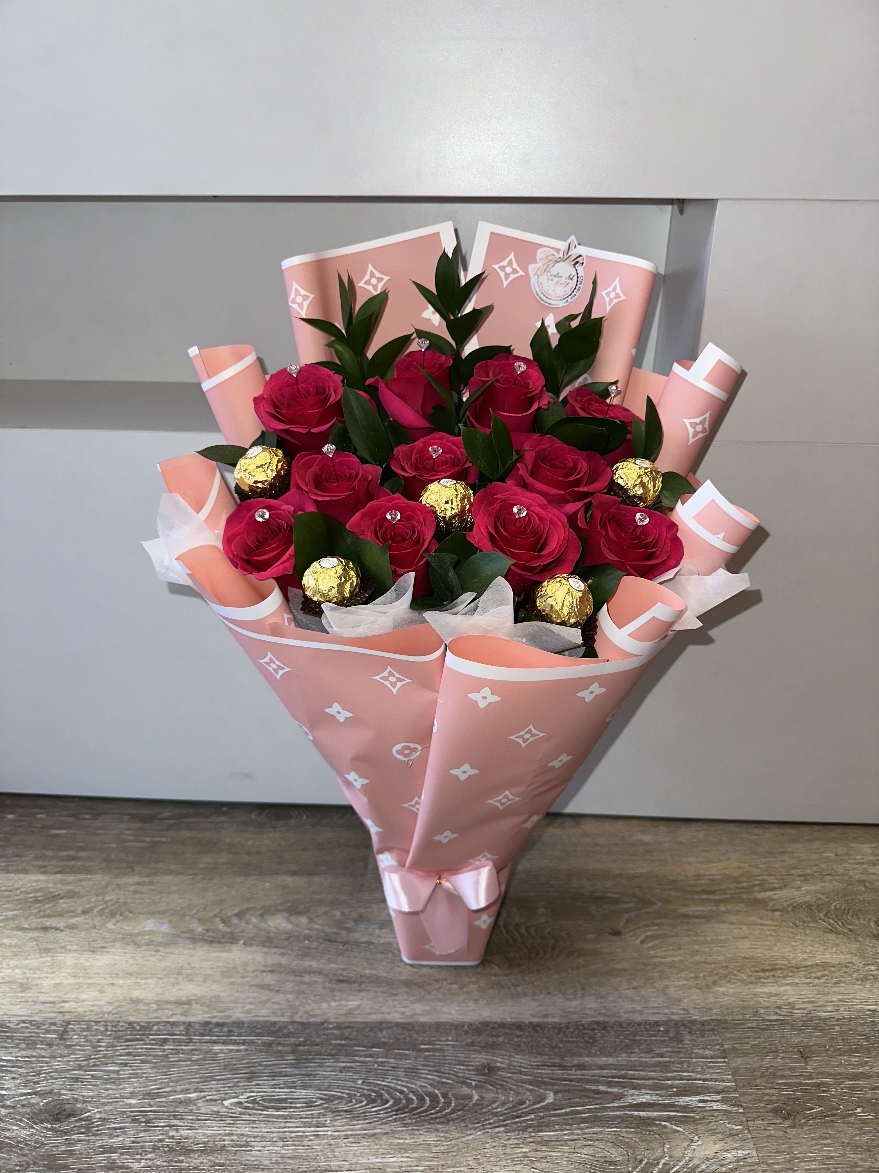 LV ARRANGEMENT WITH ROSES AND CHOCOLATES LV ARRANGEMENT WITH ROSES AND CHOCOLATES - CHANEL ARRANGEMENT WITH ROSES AND CHOCOLATES .