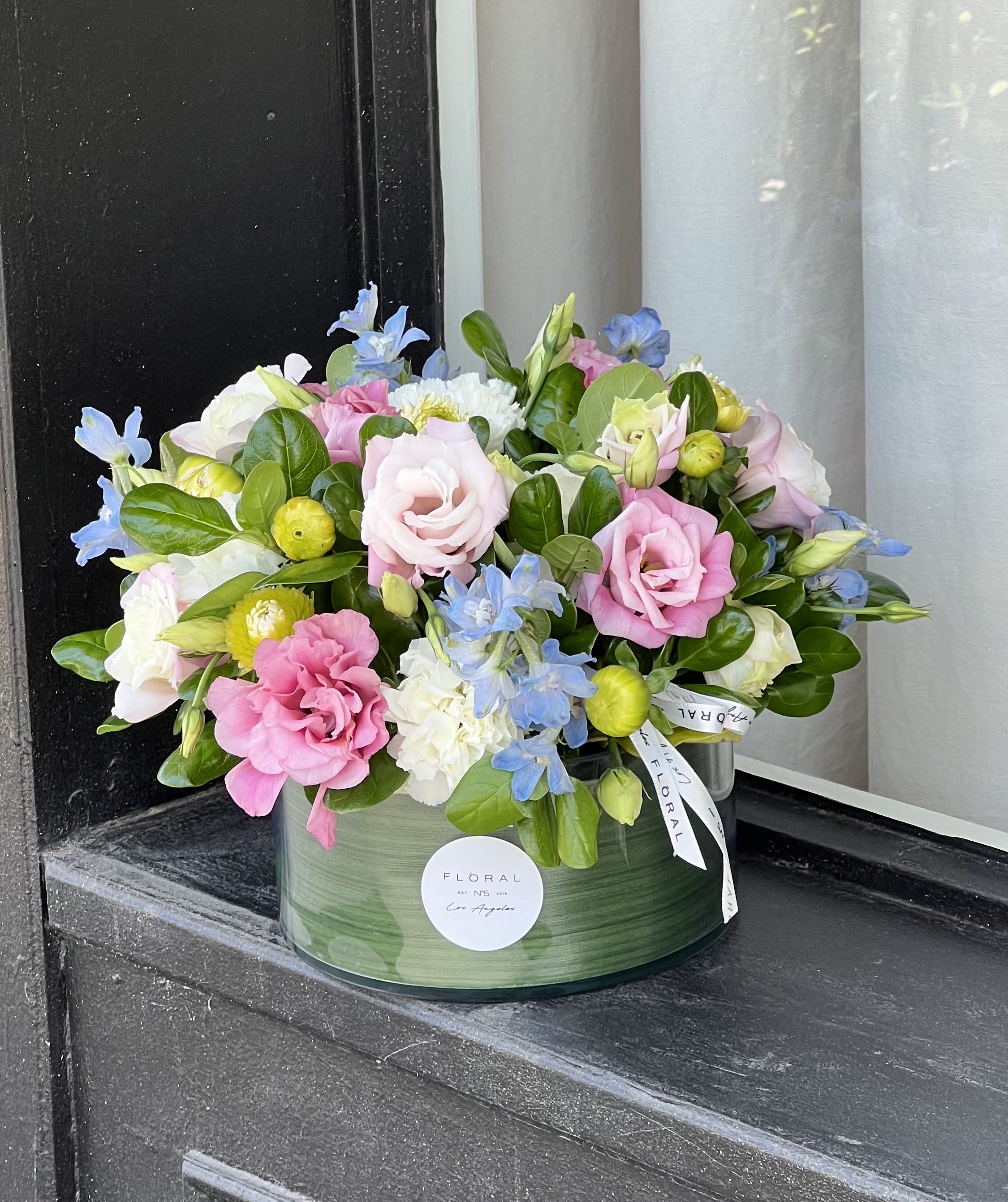 NO. 722 - SUMMER SMELL NO. 722 - SUMMER SMELL - A modern take on floral gifting, this mixed arrangement of summer flowers in a vase is a curated blend of seasonal blooms and textures, thoughtfully designed in Studio City. Each arrangement is a unique expression of beauty and emotion—perfect for making a lasting impression. Whether it’s a celebration or a simple gesture of love, our same day flower delivery ensures your heartfelt gift arrives fresh, elegant, and right on time. Size on the photo - Standard.