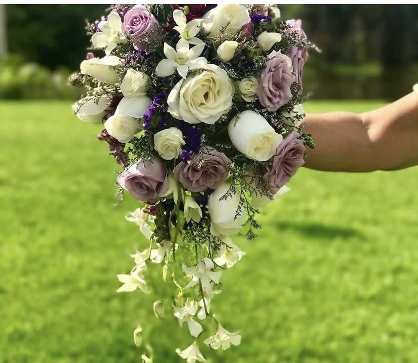 lavender sunrise lavender sunrise - A beautiful bridal bouquet with white and purple colors is simply perfect.