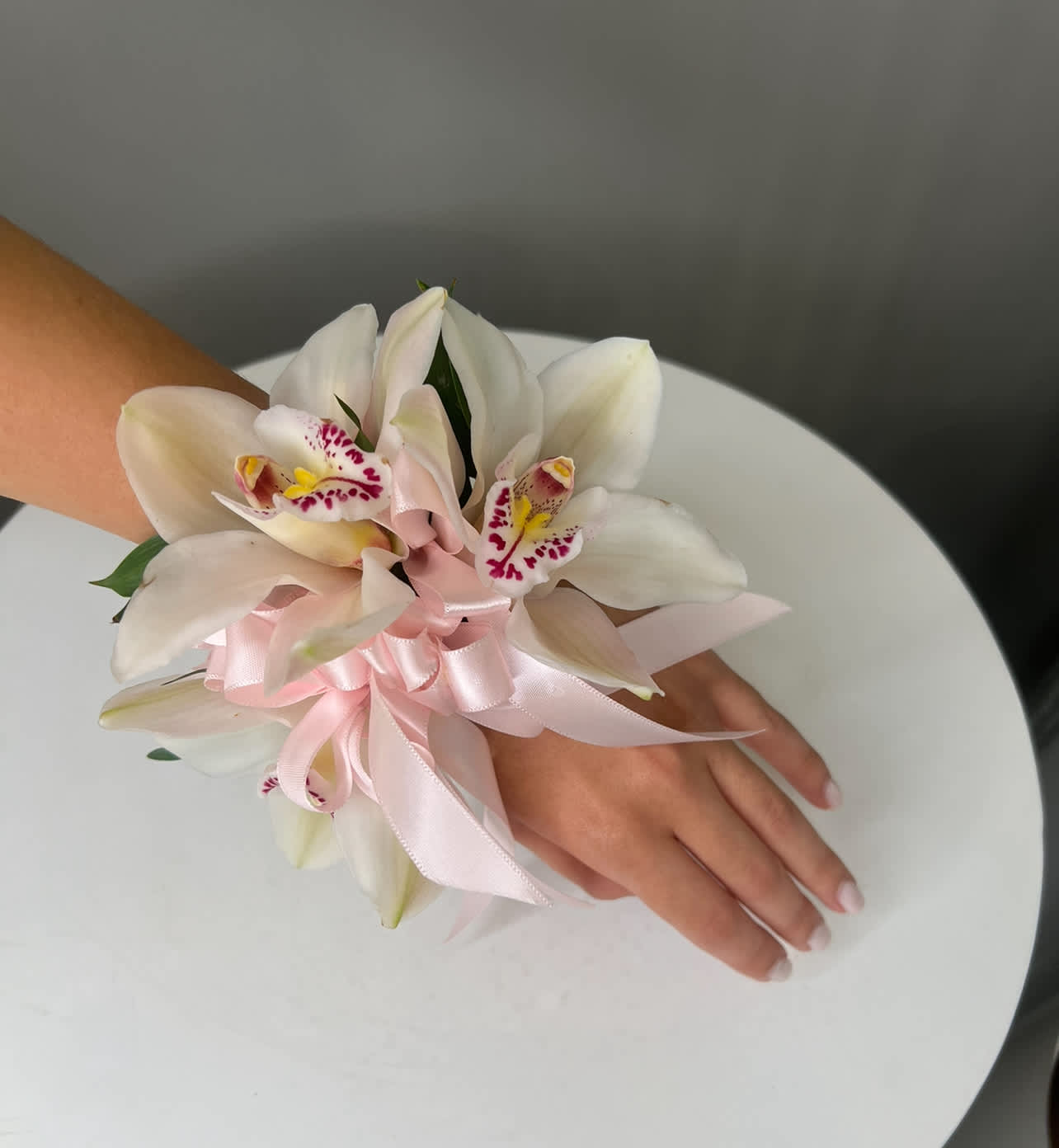 Cymbidium wrist corsage ™ Cymbidium wrist corsage ™ - Wrist corsage made of fresh Cymbidium orchid flowers, on a snap bracelet. Fits all sizes