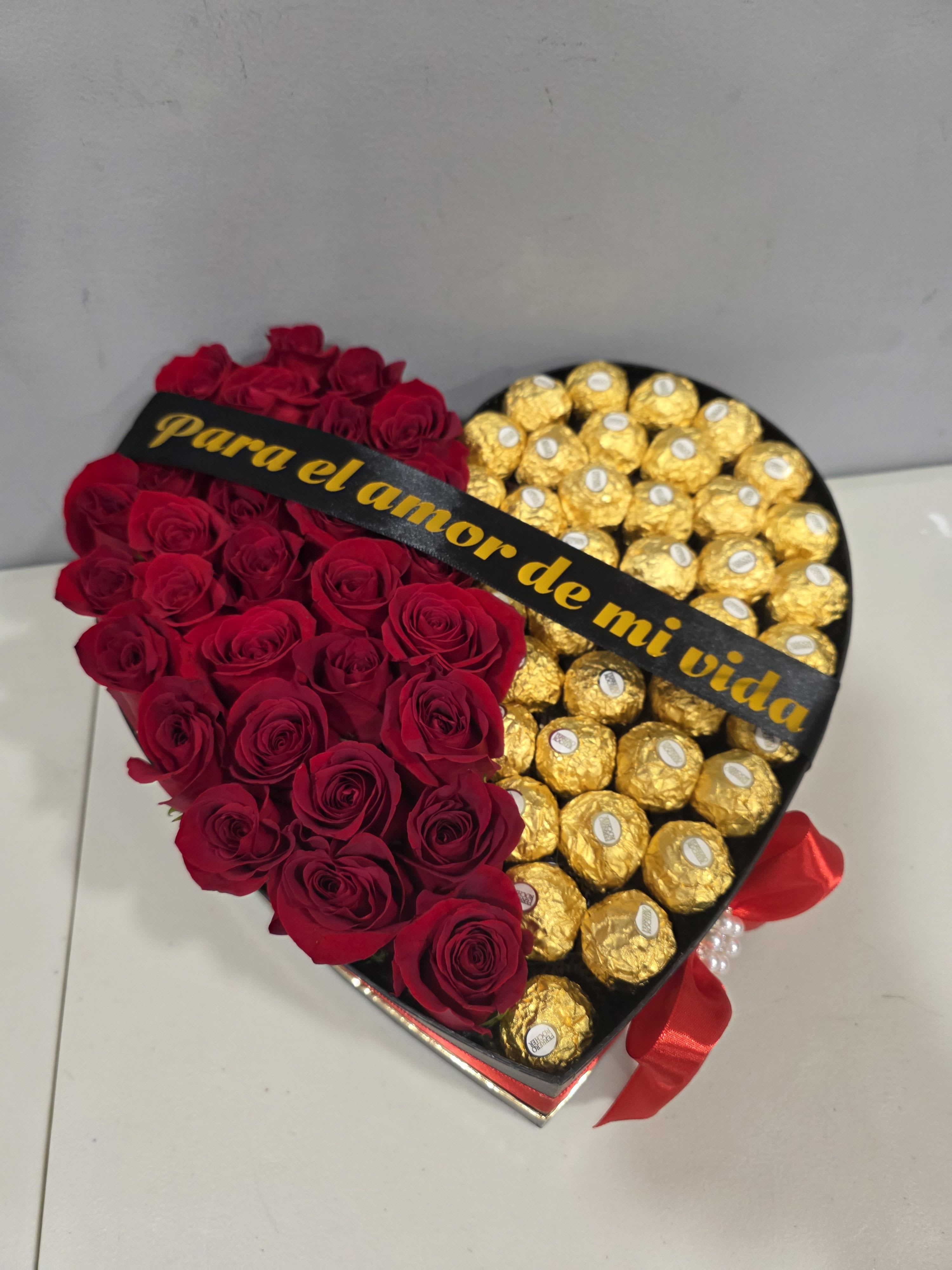 Enamorame  - Heart Shape Flower Box with chocolates and ribbon message ideal for all occasions. 