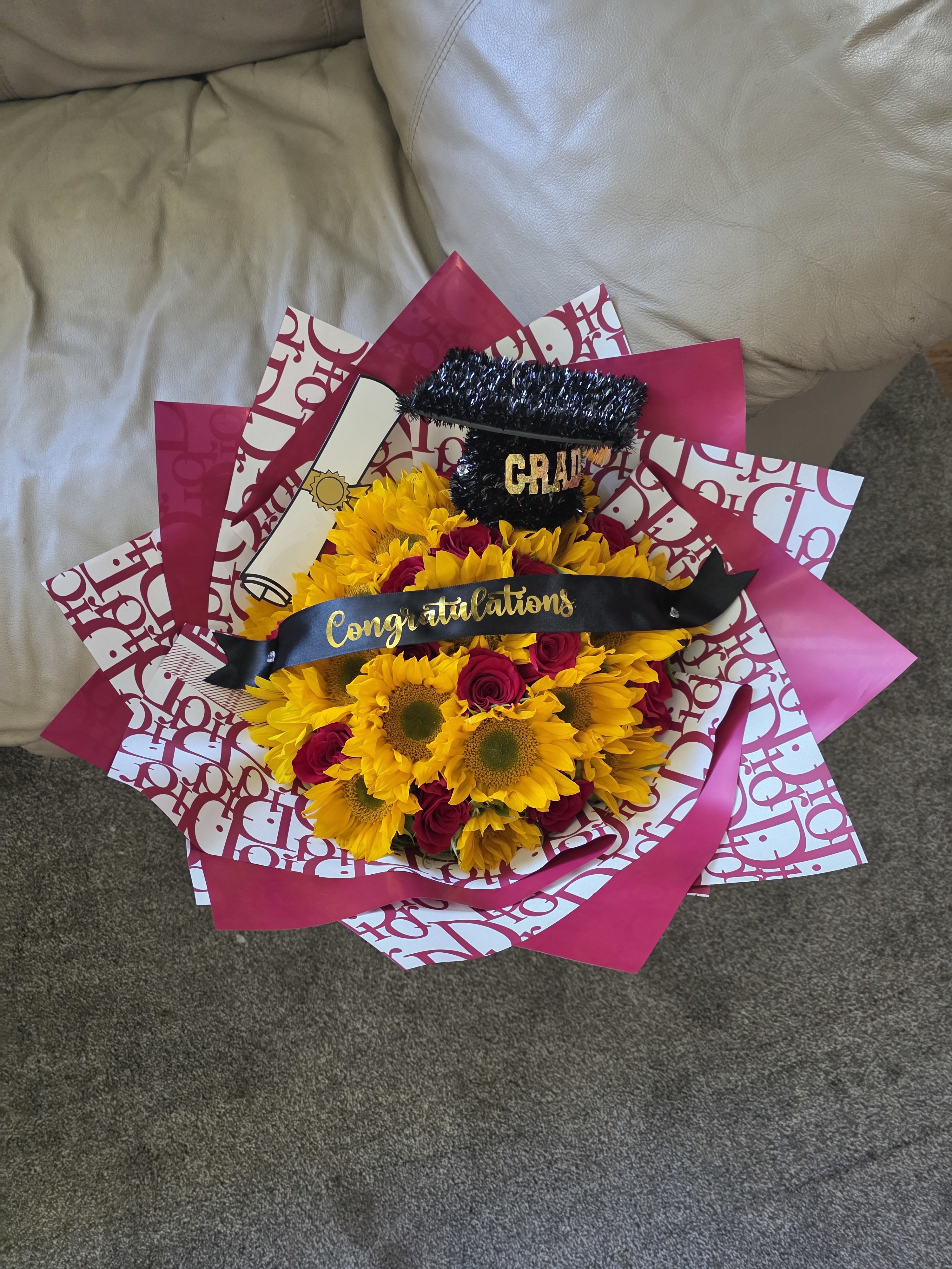 Graduation buquet  sunflowers and roses - Beautiful floral bouquet for graduation 