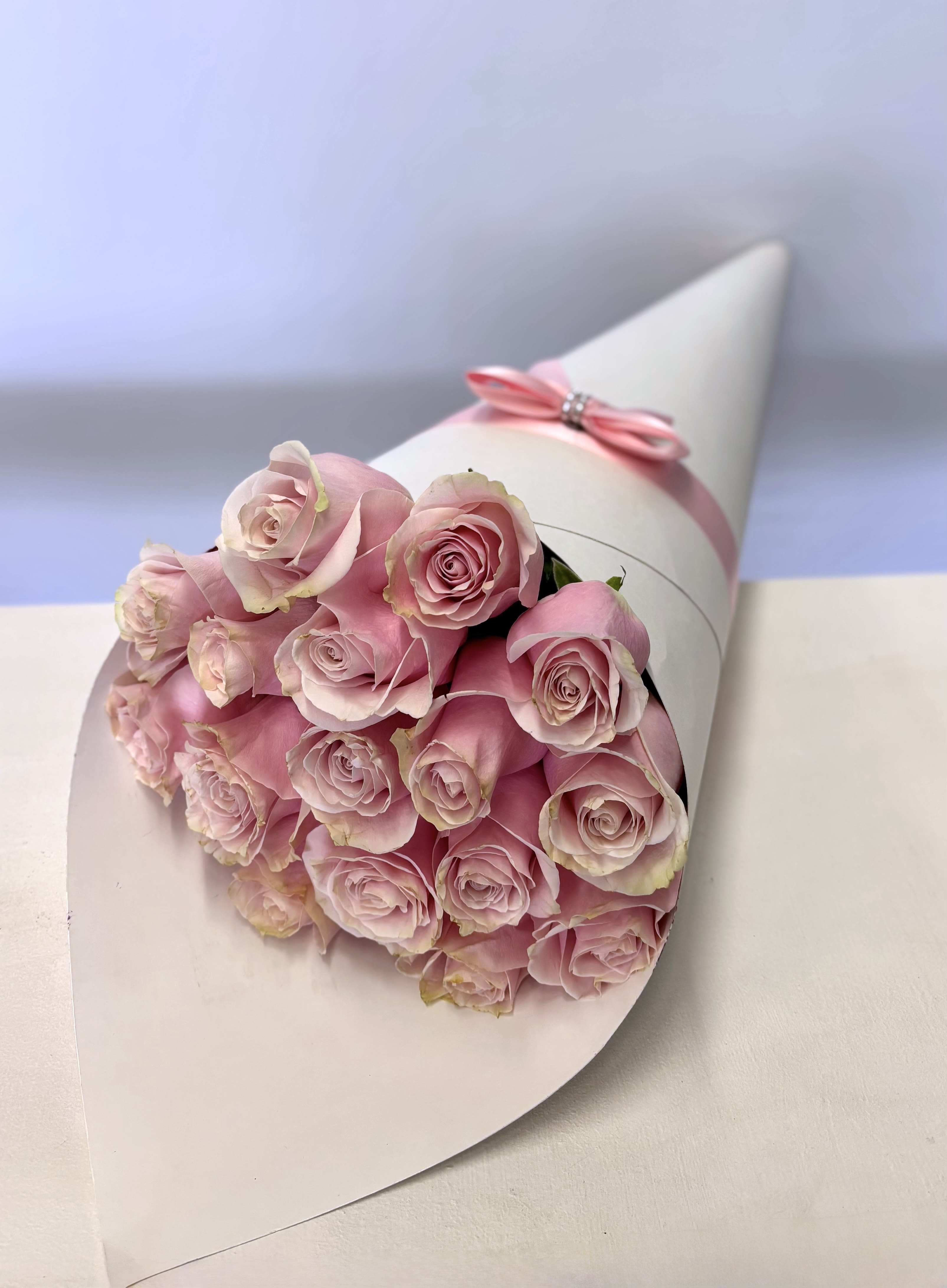 pink cone pink cone - Mom deserves all the best in the world and what better than to give her this beautiful cone of roses for that wonderful, beautiful, strong mother and without a doubt the best mother in the world.