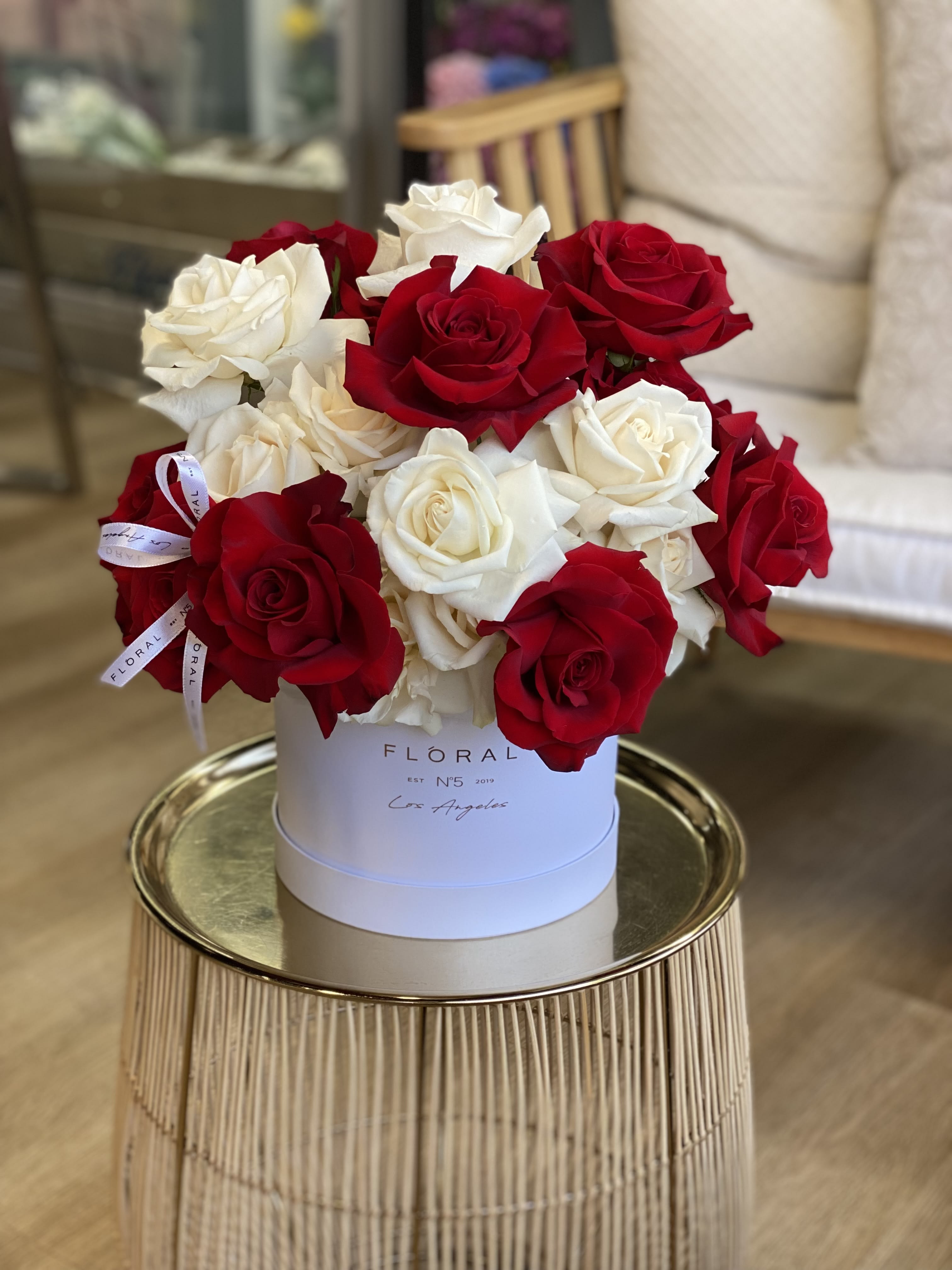 No.458 -Tender White and Red Roses No.458 -Tender White and Red Roses - Expertly arranged by our skilled florist in Studio City, this box of classic reflexed red and white roses offers a modern twist on a timeless gesture. Elegant and refined, it's the perfect gift for any occasion. With same day flower delivery available, sending a stunning floral surprise has never been easier. Experience the beauty and sophistication of a luxurious rose presentation. Available in 3 size options: Standard - 25 roses Deluxe - 50 Premium - 75 Size on picture - Standard