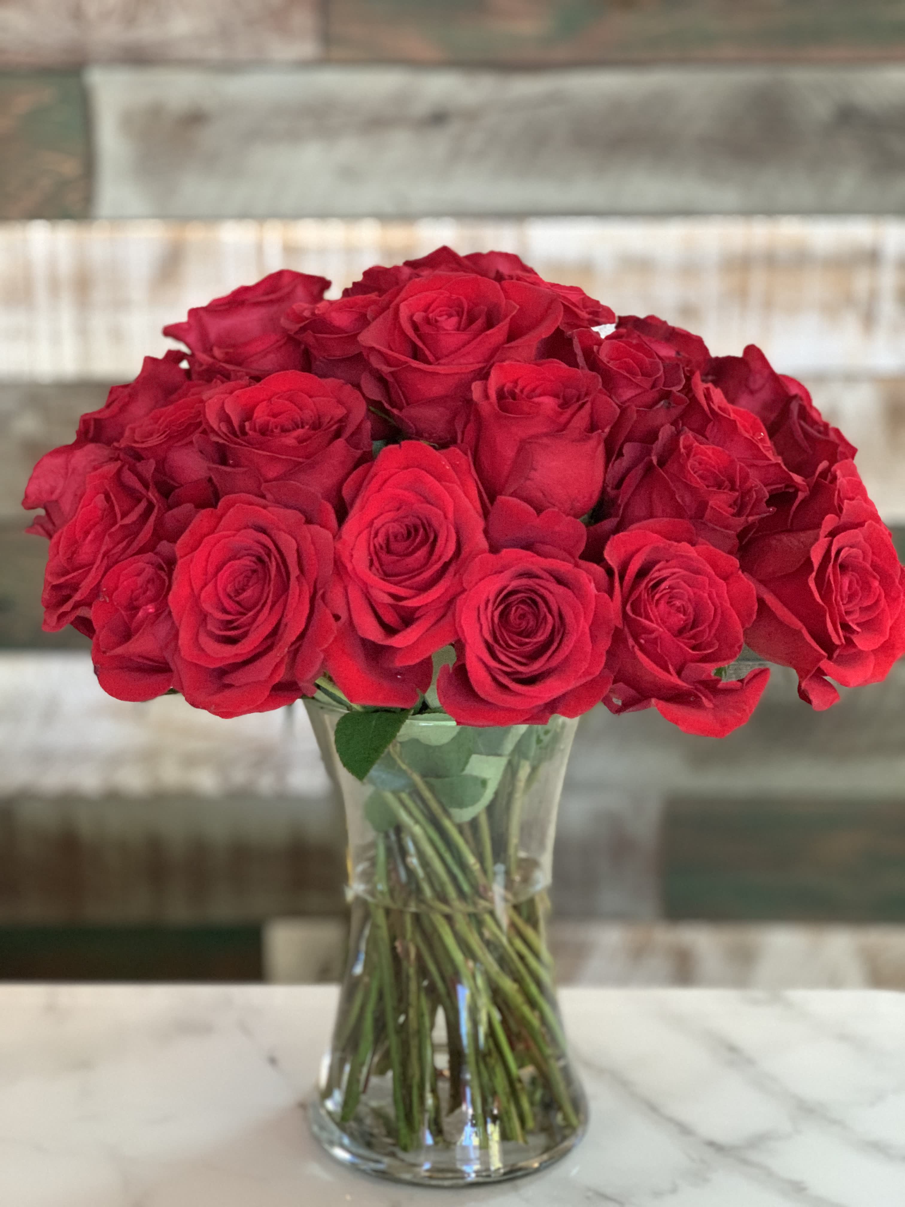 XOXOX XOXOX - 36 Roses in a cylinder vase