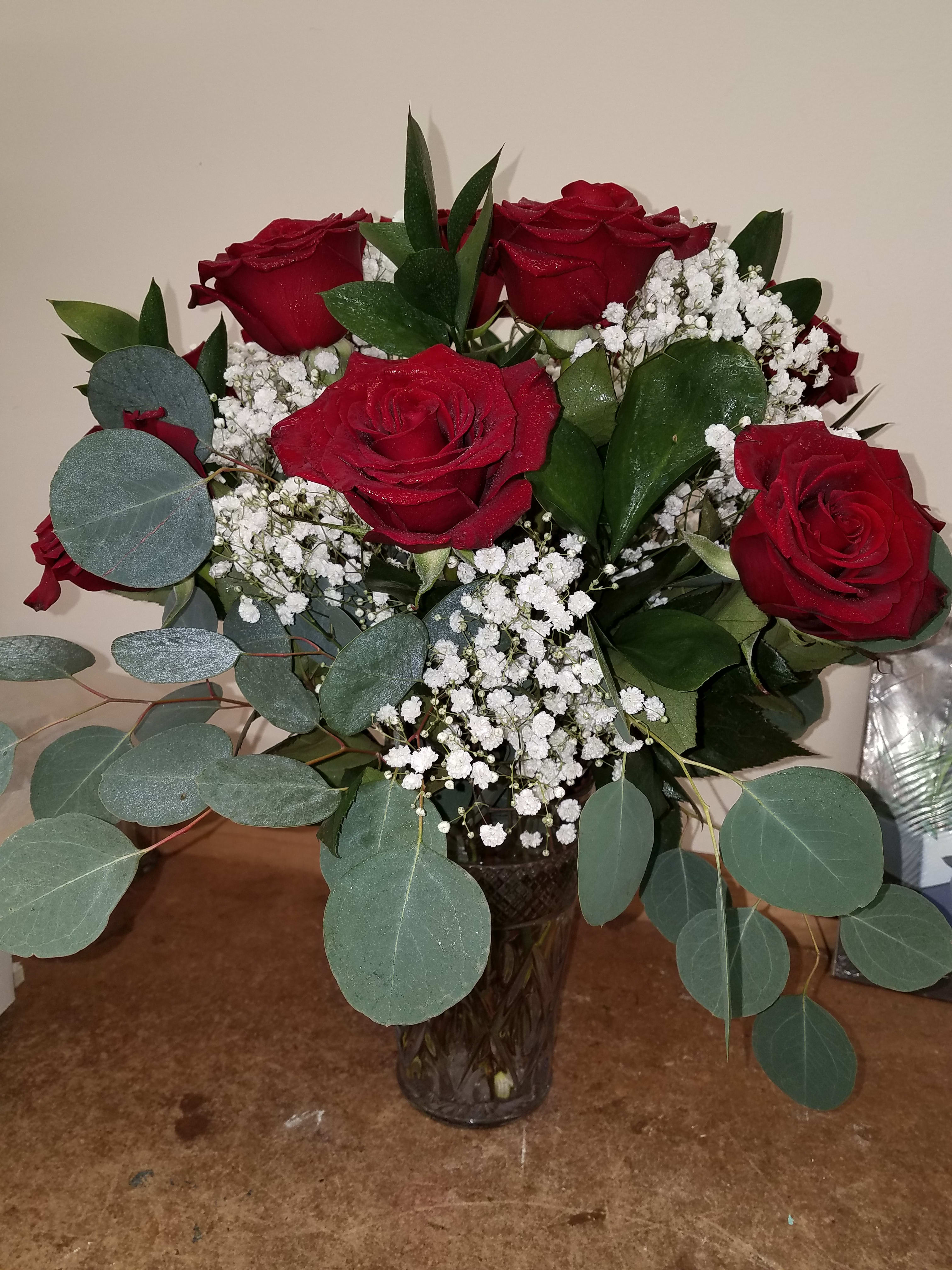6 red roses in a vase  - 6 beautiful red roses in a vase with baby breath and greens  Deluxe: 12 roses  Premium: 18 roses