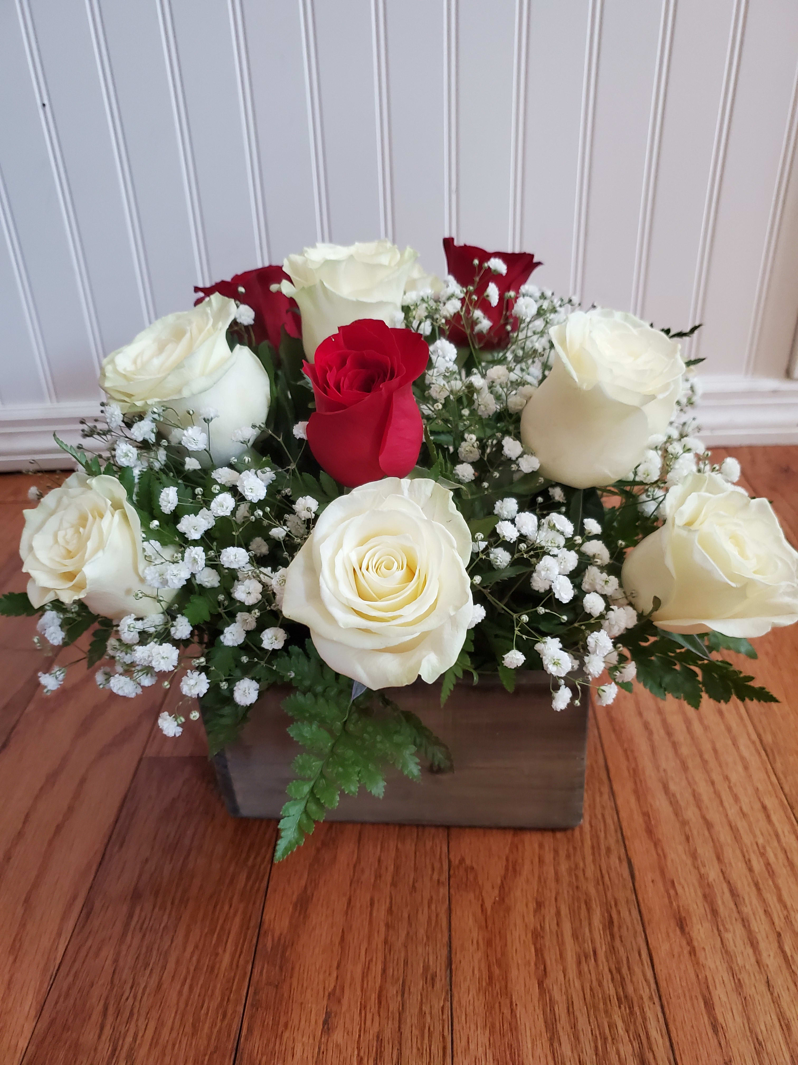 9 White and 3 Red Rose's  - Standard: 9 White and 3 Red Rose's Deluxe:12 White roses and 6 red roses Premium: 15 White Rose and 9 red roses