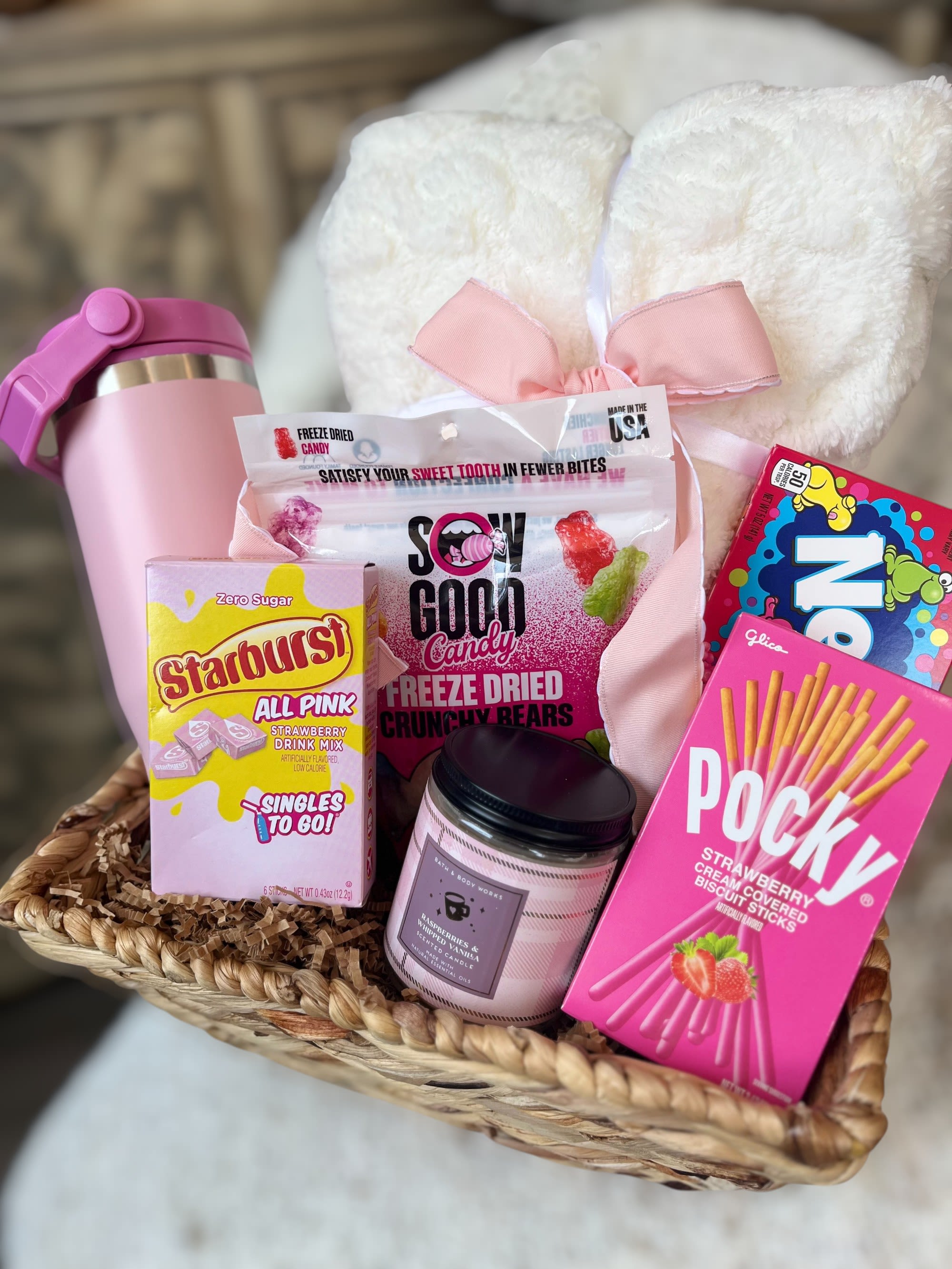 Custom Color Gift basket - Available in pink, blue, purple, green, yellow, or orange—our color-themed gift baskets are perfect for any occasion. Each one is thoughtfully coordinated and can include special requests for items inside. Personalization available upon request!  *We will contact you when we receive your order to review requests and discuss further*