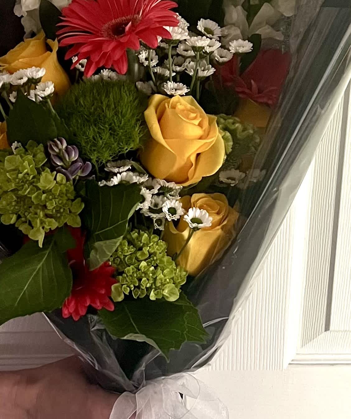 PRESENTATION BOUQUET - A presentation bouquet – great for Departing with Dignity, graduations or recitals. Can be customized with colours of your choice by leaving details in the notes section of the order or by calling 613-687-2136.
