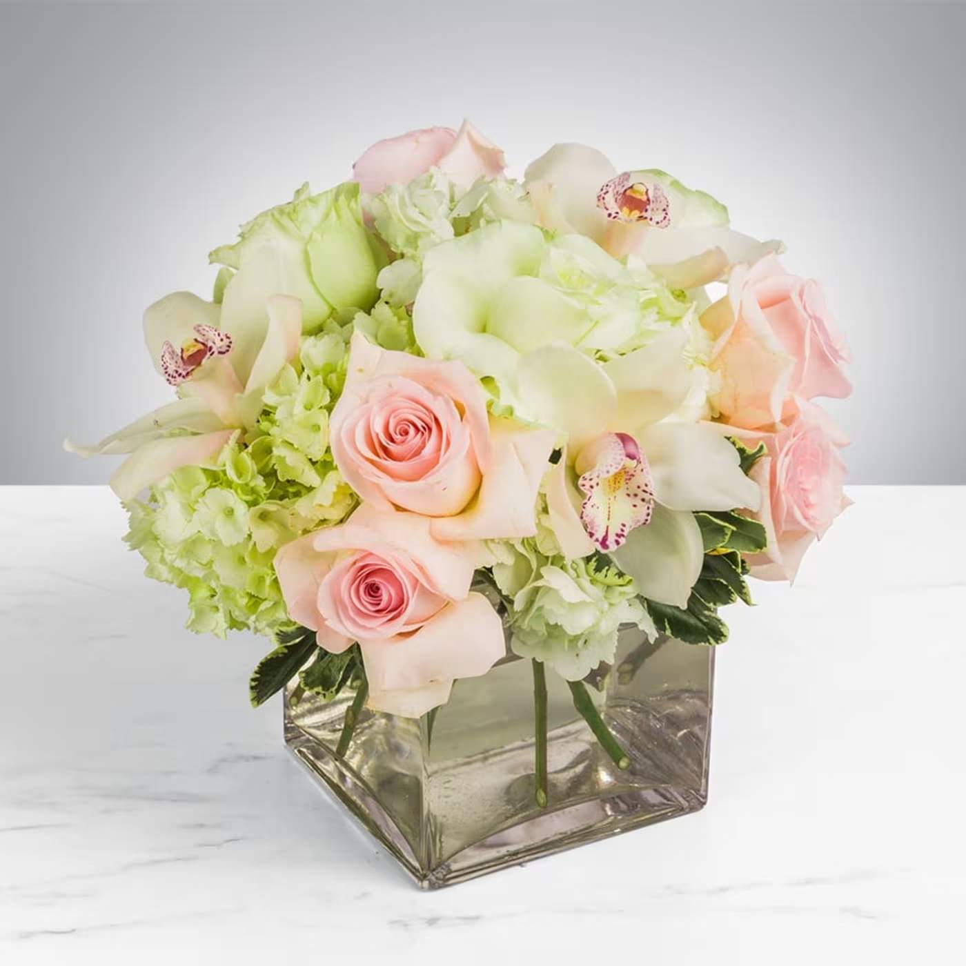 Low Table Centerpiece (Cube/Cylinder/Lomey Container/Bubble Bowl) Low Table Centerpiece (Cube/Cylinder/Lomey Container/Bubble Bowl) - This bouquet shows that there is beauty in simplicity. The Low Table Centerpiece is the perfect item for almost any occasion, especially for celebrations and showing gratitude. Note: Must be placed in advance notice before wedding/event.