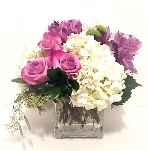 Vintage Style Glass Cube Vintage Style Glass Cube - Roses,hydrangeas,long lasting alstromeria and more in a contemporary clear glass cube, is the perfect gift.Other colors available