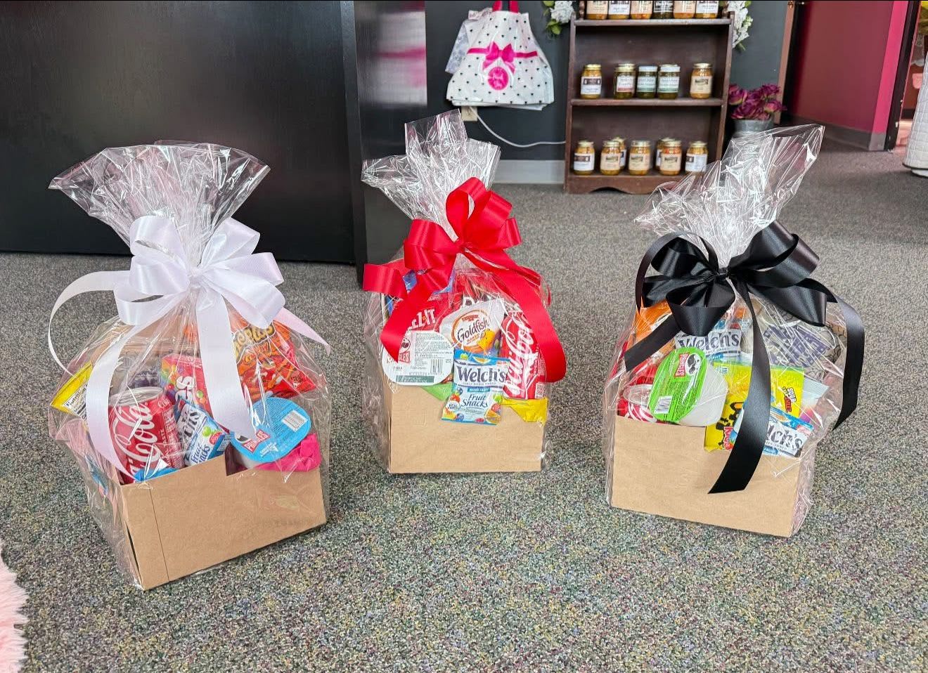 Snack Pack - Our Snack Pack is loaded up and ready to go! It includes 2 drinks, 3 bags of chips, and a whole bunch of sweet and salty snacks — perfect for work, school, or a just-because surprise. Great for kids, coworkers, or anyone who loves a good treat!  Designer’s Choice on Snacks Call To Customize or Add a Note! (870) 352-0273