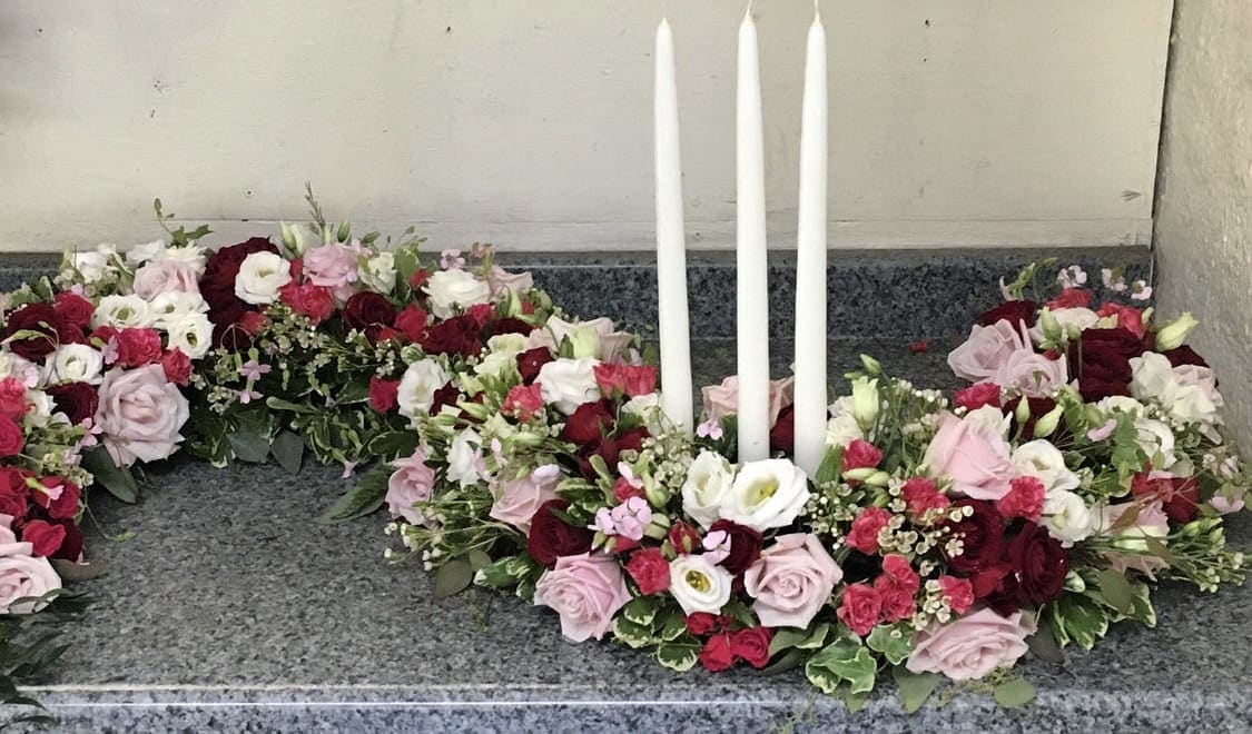 Candlelight Tribute Candlelight Tribute - A beautiful garland perfect to be wrapped around an urn or photo during a funeral service.