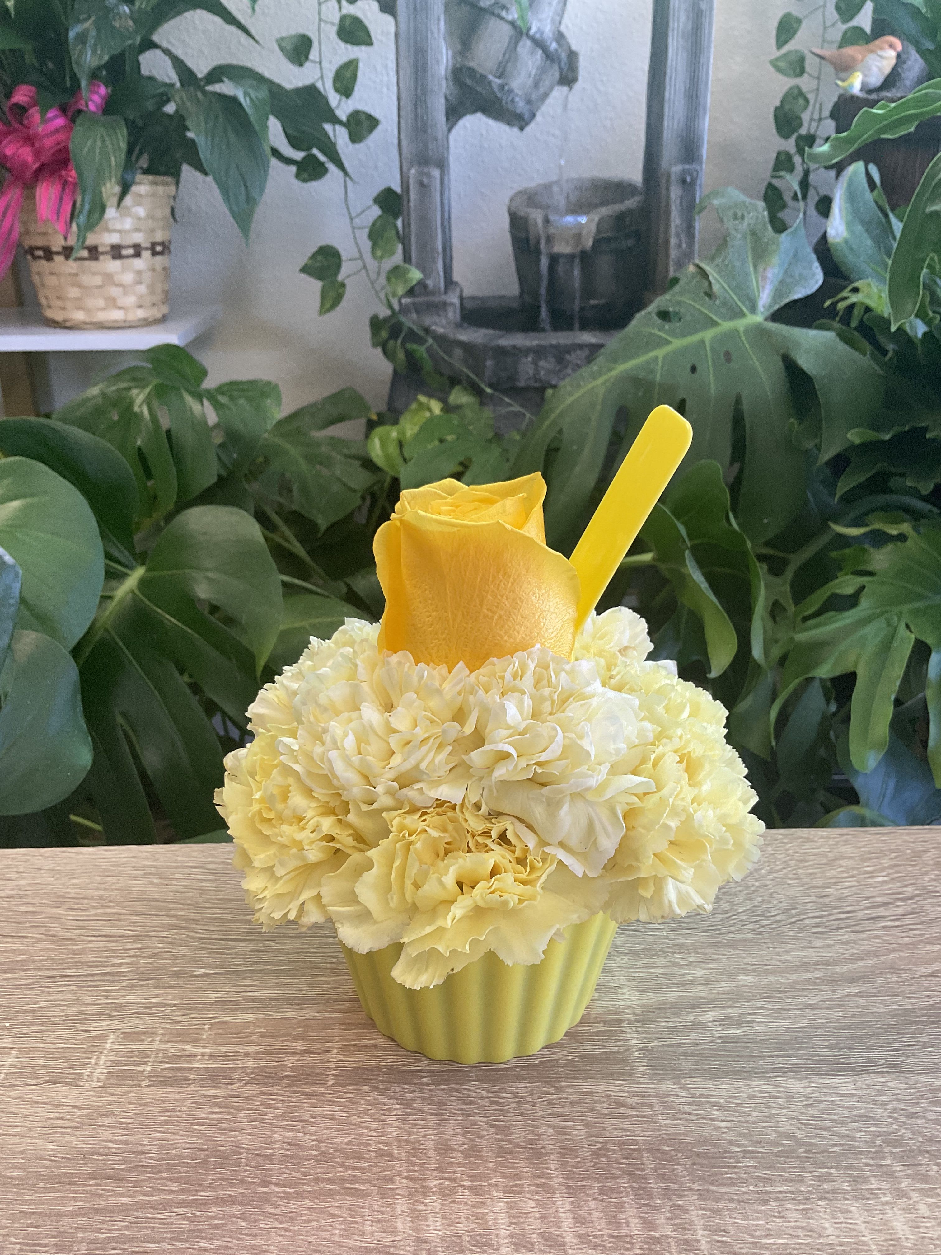 Cup cake Cup cake - beautiful fresh carnations with rose