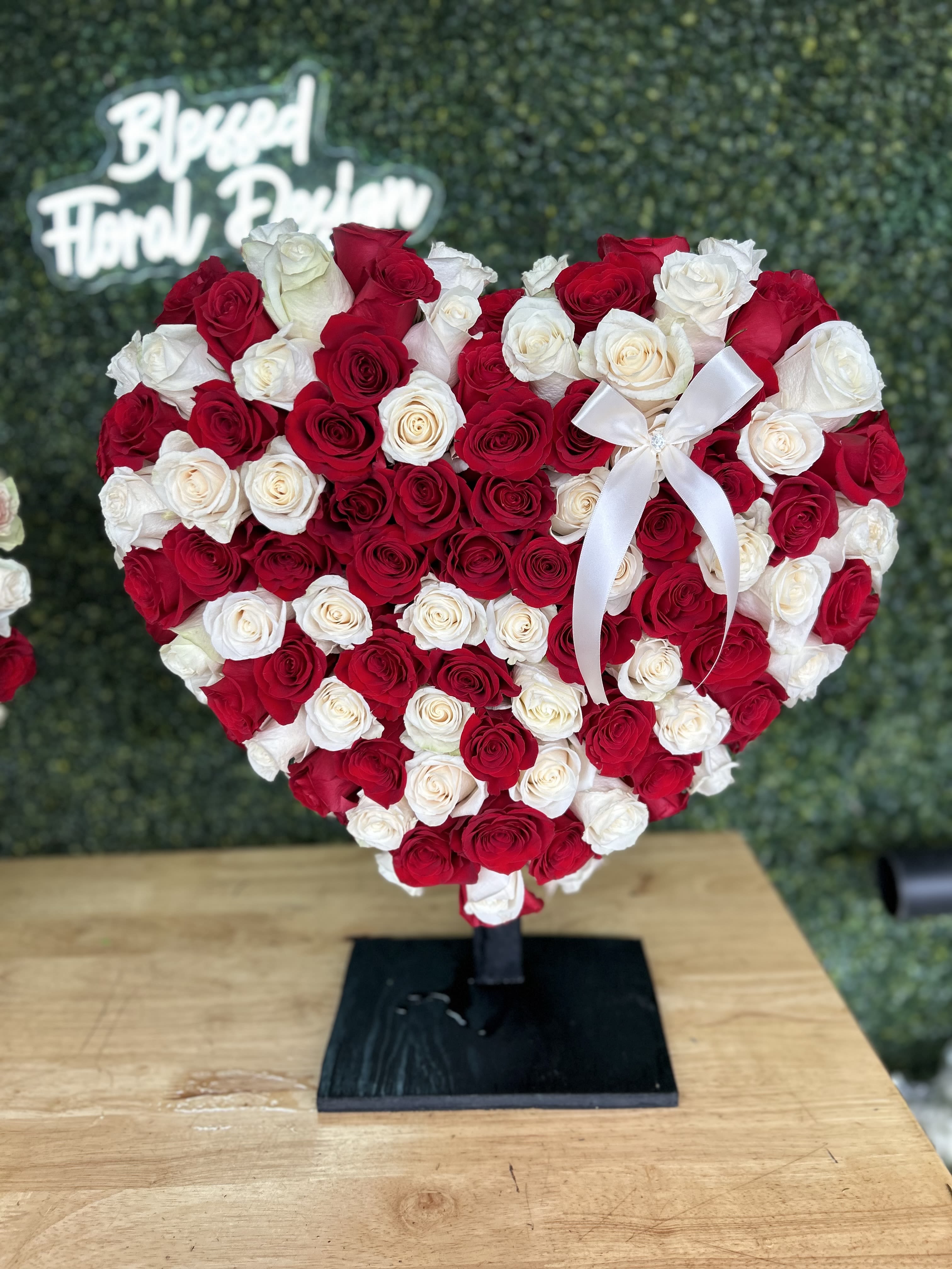 White &amp; Red Rose Standing Heart - Beautiful gift for all occasions. Approximately 100 roses