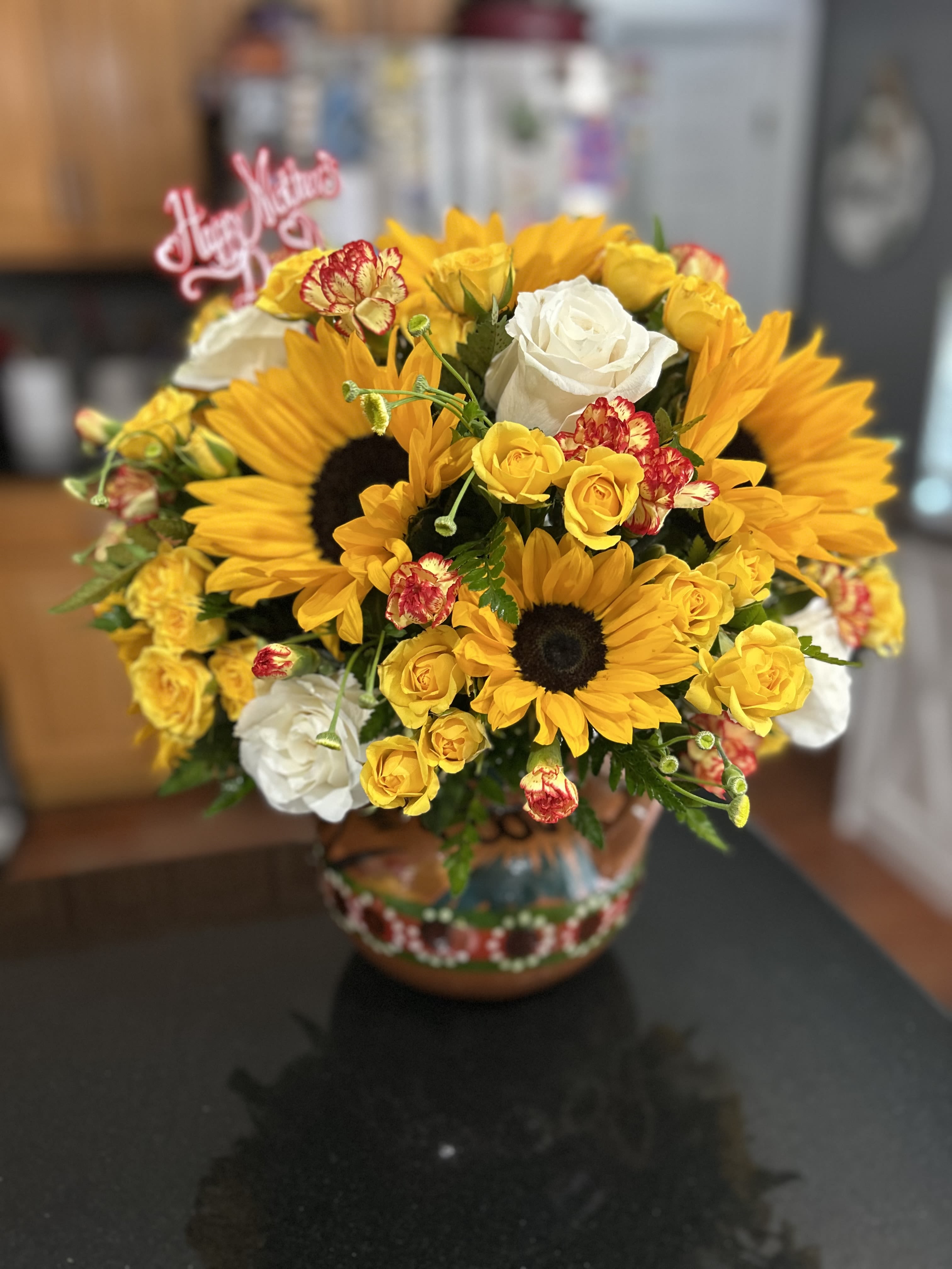 Ollita De Barro - Beautiful mix of blooms on top a reusable Ollita de barro.