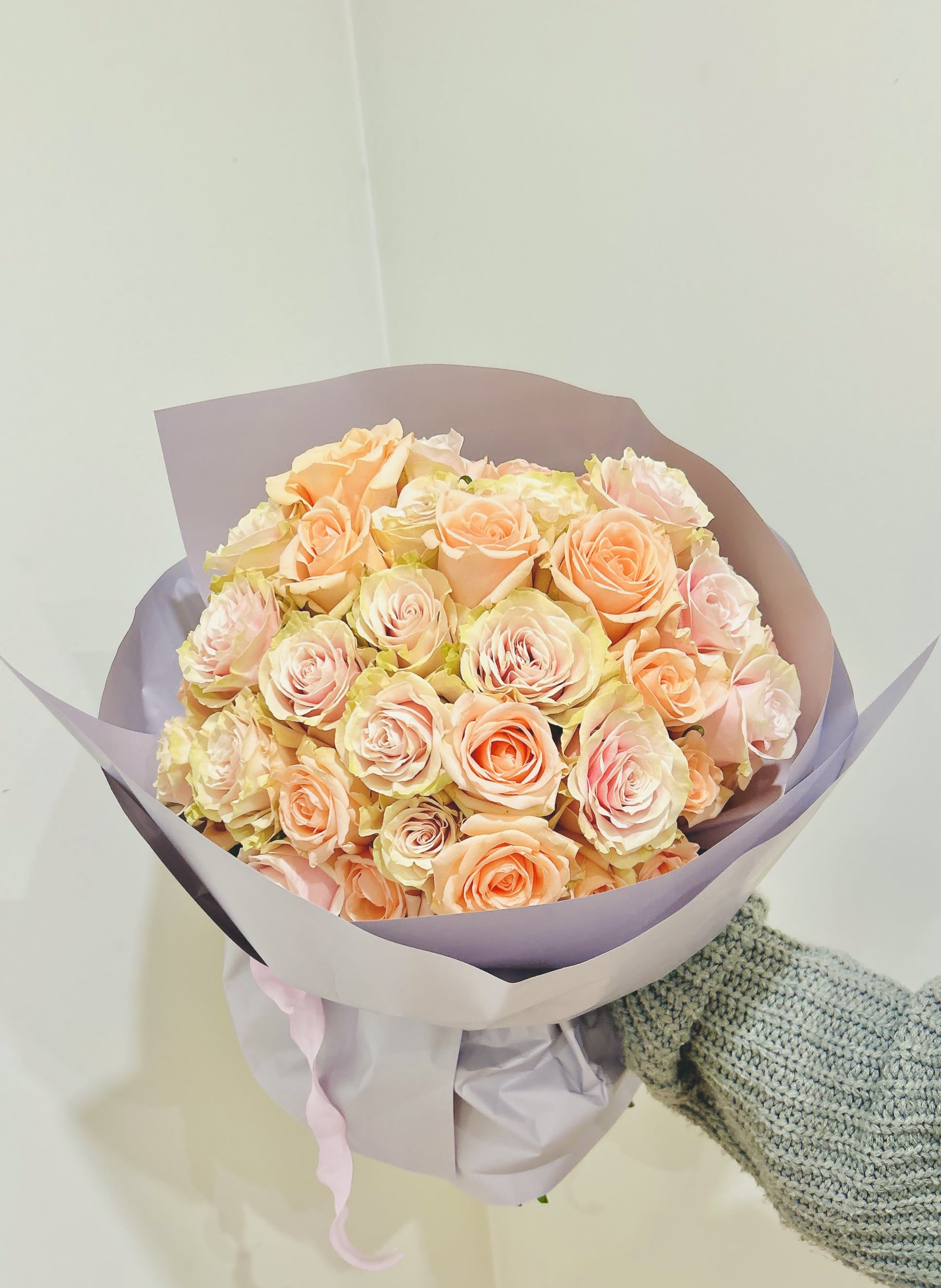 4 dozen roses  - The bouquet has 4 dozen (48) of mixed light pink and peach! Please let us know a week advance if you prefer different color. 