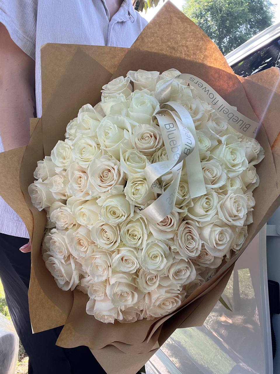 75 White Roses  - 75 White Roses – A Statement of Pure Elegance This luxurious bouquet of 75 fresh white roses is a timeless expression of grace, admiration, and sincerity. Each rose is carefully selected and arranged to create a stunning, full display — perfect for grand gestures, unforgettable moments, or making someone feel truly cherished.   