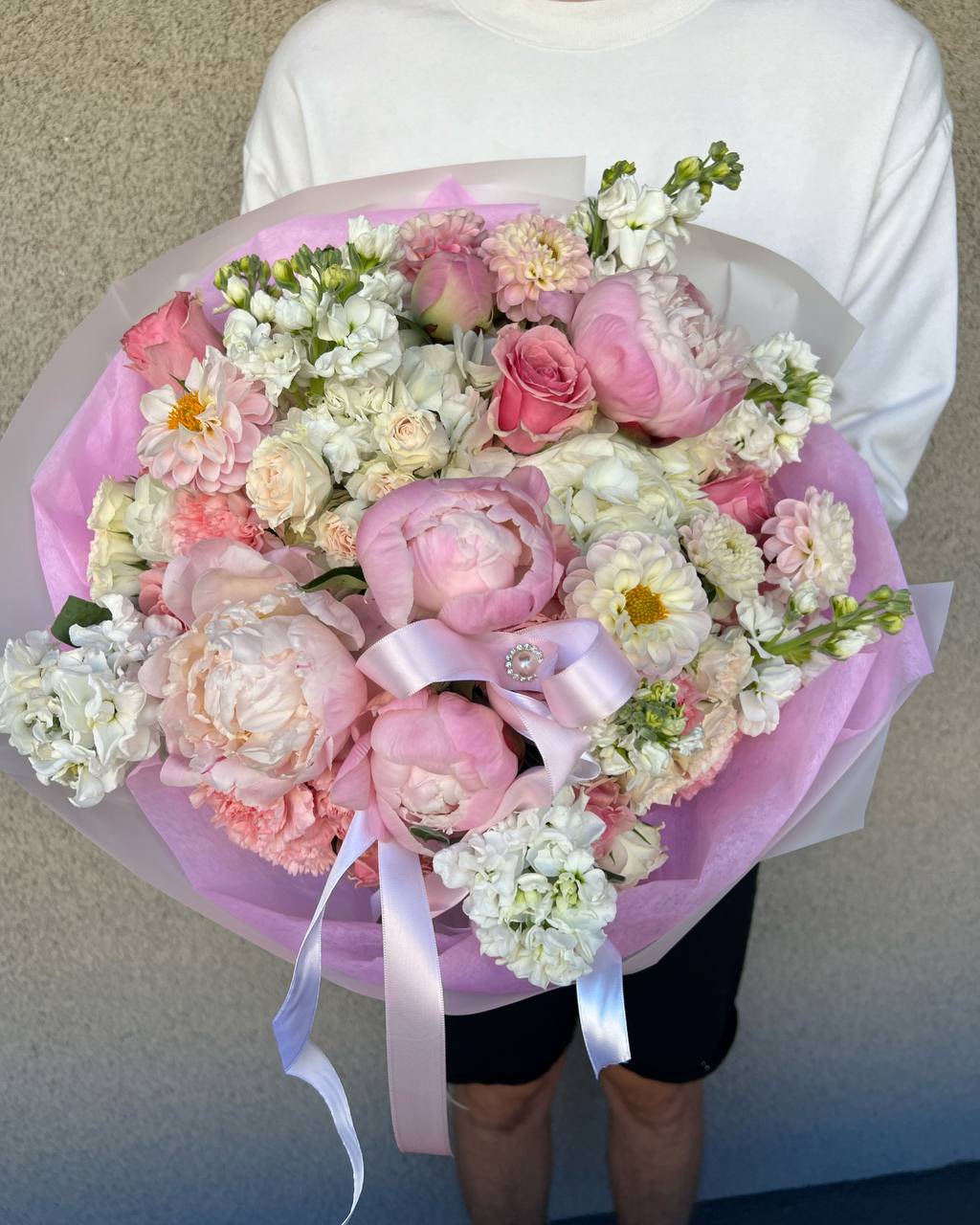 Pearl dream  - Pearl Dream – a bouquet crafted for those who cherish elegance and tenderness. Soft peony petals, reminiscent of luminous pearls, intertwine with airy roses and delicate stock flowers, creating a sense of lightness and serenity. Gentle shades of blush pink and creamy ivory fill the arrangement with warmth and romance, echoing the soft glow of a morning sunrise.  This bouquet is a refined gift for the dearest ones—whether to express love, gratitude, or heartfelt wishes. Pearl Dream is the embodiment of tenderness in every petal.