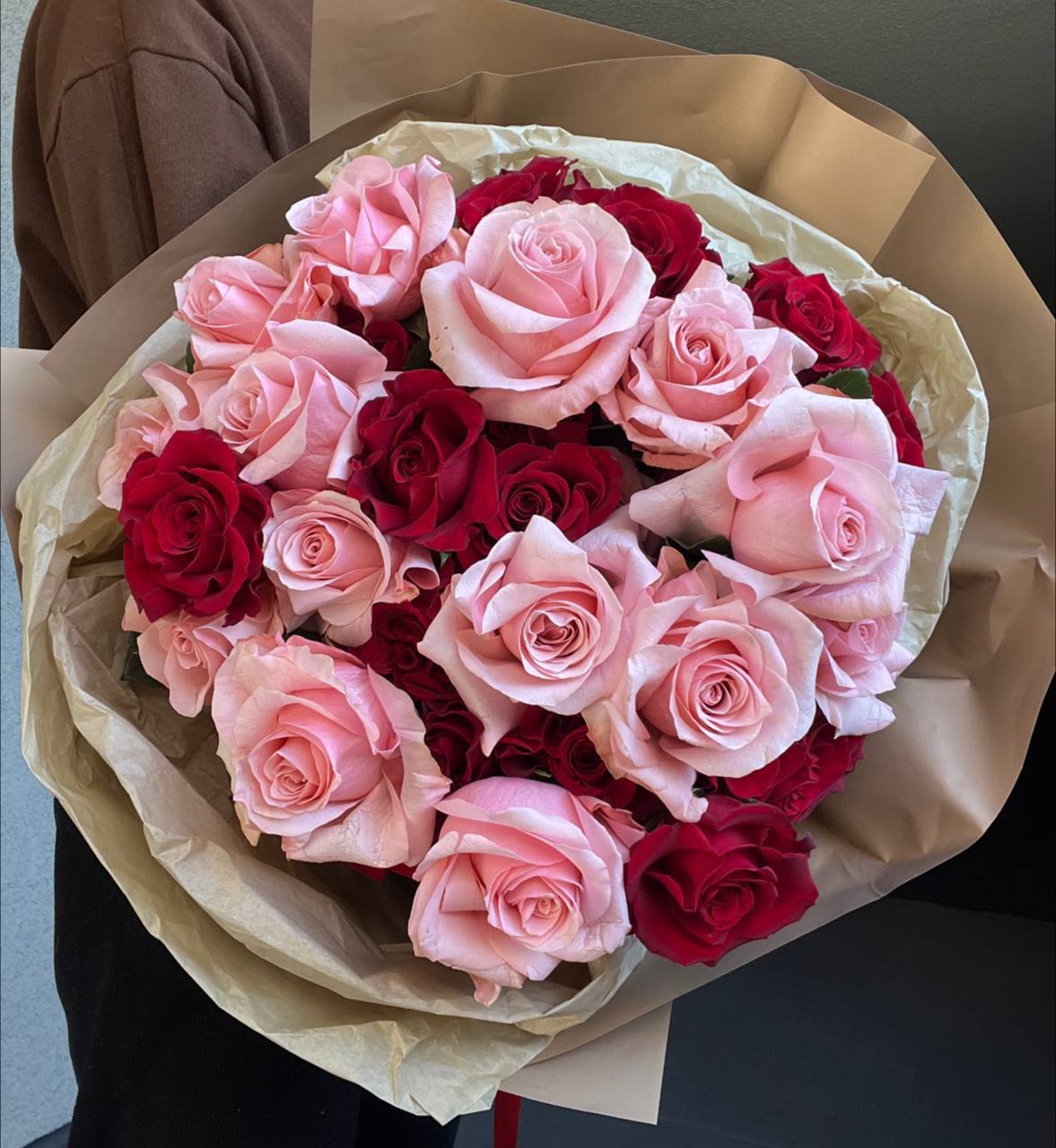 Mon Amour  - Mon Amour – a bouquet that speaks the language of love.  Soft pink and deep red roses intertwine, creating a perfect harmony of passion and elegance. Inspired by the romance of Paris, each bloom feels like a love confession. An ideal choice for those who want to gift not just flowers, but emotions.  Let Mon Amour express your deepest feelings.  Standart - 30 roses
