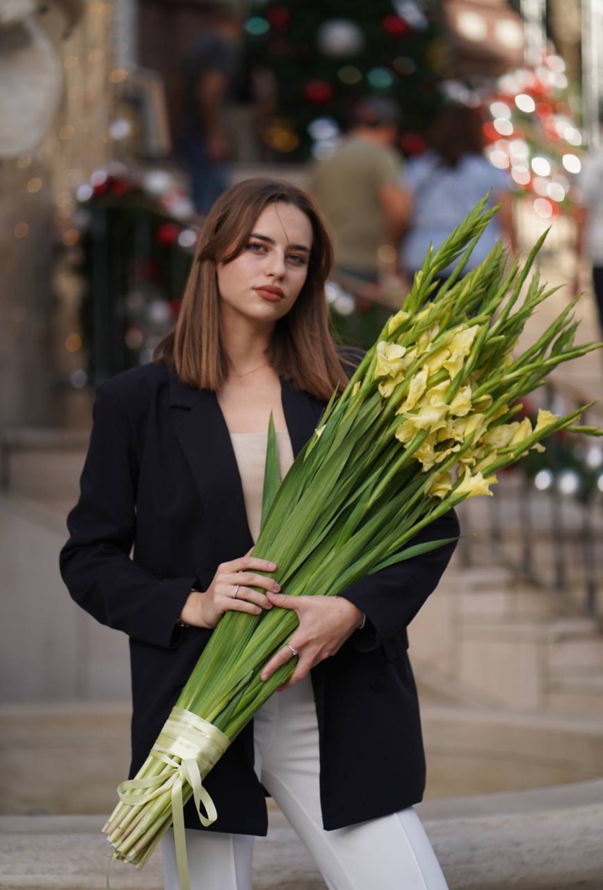 Sunny Breeze - “Sunny Breeze” - The lightness of a sunny morning captured in delicate gladioluses. This bouquet is filled with freshness, warmth, and the joy of summer. Perfect for lifting spirits and filling the day with light.