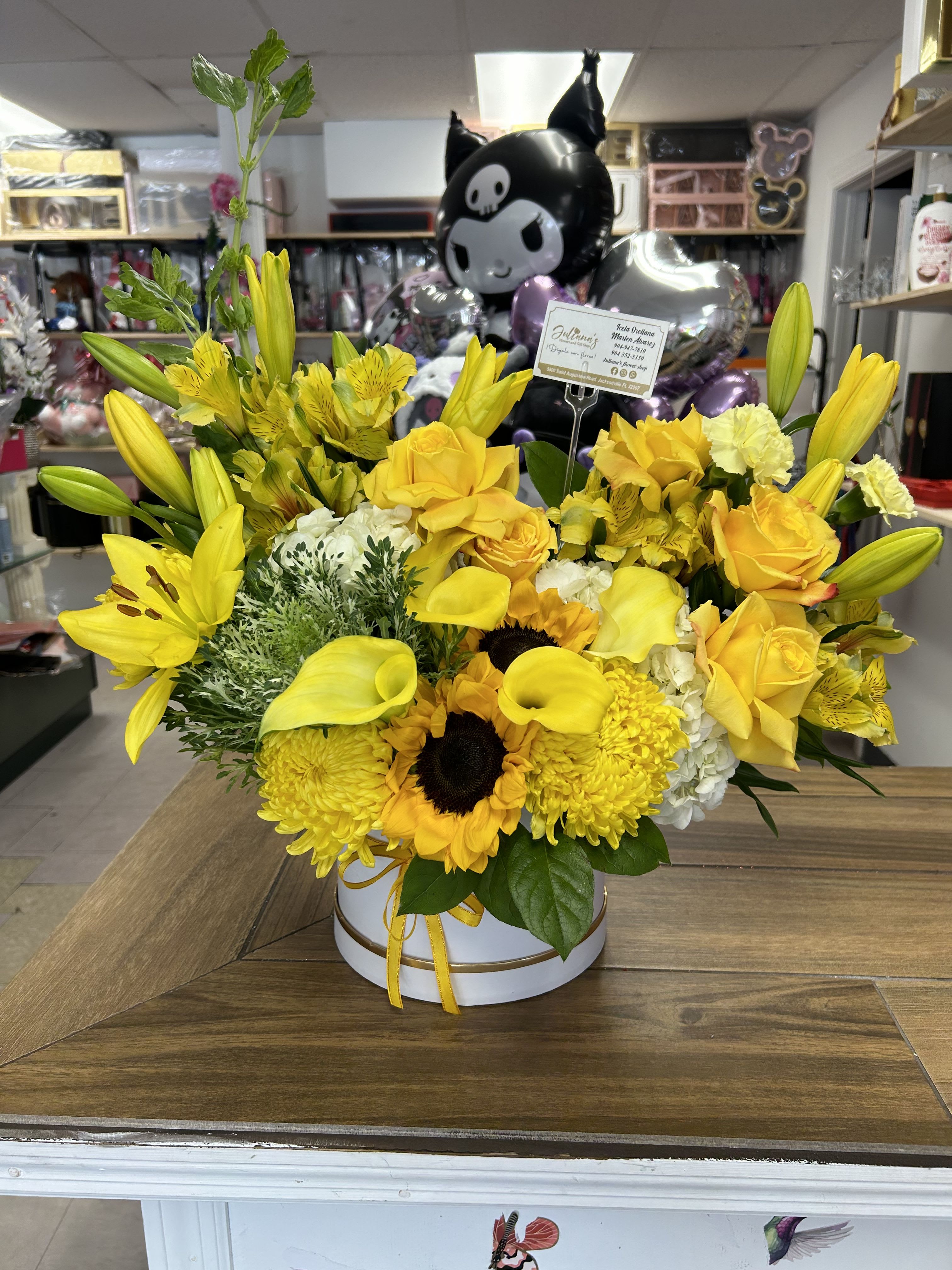 Flowers in yellow colors  - Medium round box with seasonal flowers in yellow colors