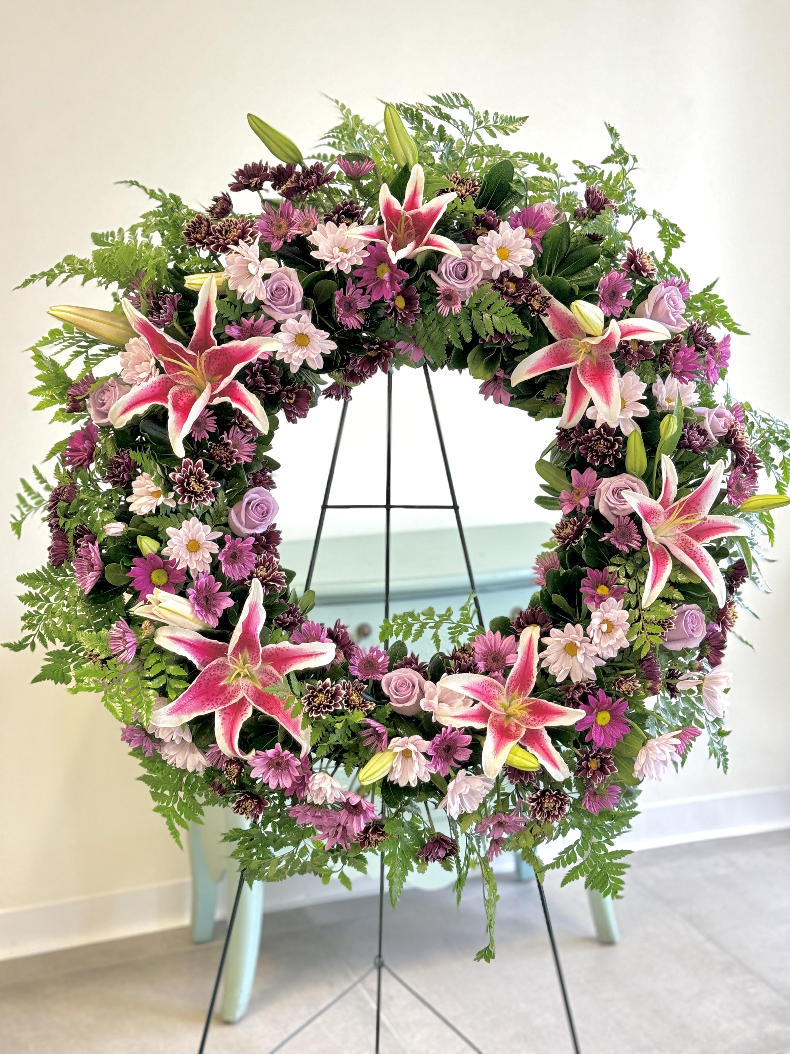 Funeral Wreath Funeral Wreath - Sympathy wreath. If you wish to customize, please call the shop.