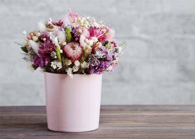 Jeni - mix of seasonal and colorful flowers for everyday