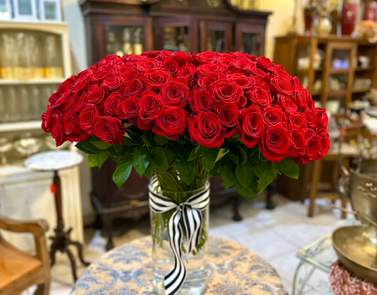 The Windsor Bouquet The Windsor Bouquet - An extraordinary gesture of devotion, the Windsor Bouquet embodies the pinnacle of romance and refinement. One hundred velvety crimson roses—each selected for perfection—are artfully gathered into a study in elegance, grace and timeless beauty. Each bloom is selected at the height of perfection, then composed into a sweeping bouquet worthy of your home. The effect is both dramatic and timeless, evoking the grandeur of old-world courtship while celebrating love in its most luxurious form. Crafted with the elegance that defines Savington & Hill, this arrangement is a breathtaking expression of passion, designed for life’s most unforgettable moments