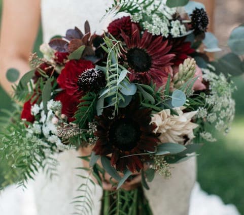 Bo Ho Wedding - Beautiful in season burgundy and deep red flowers,