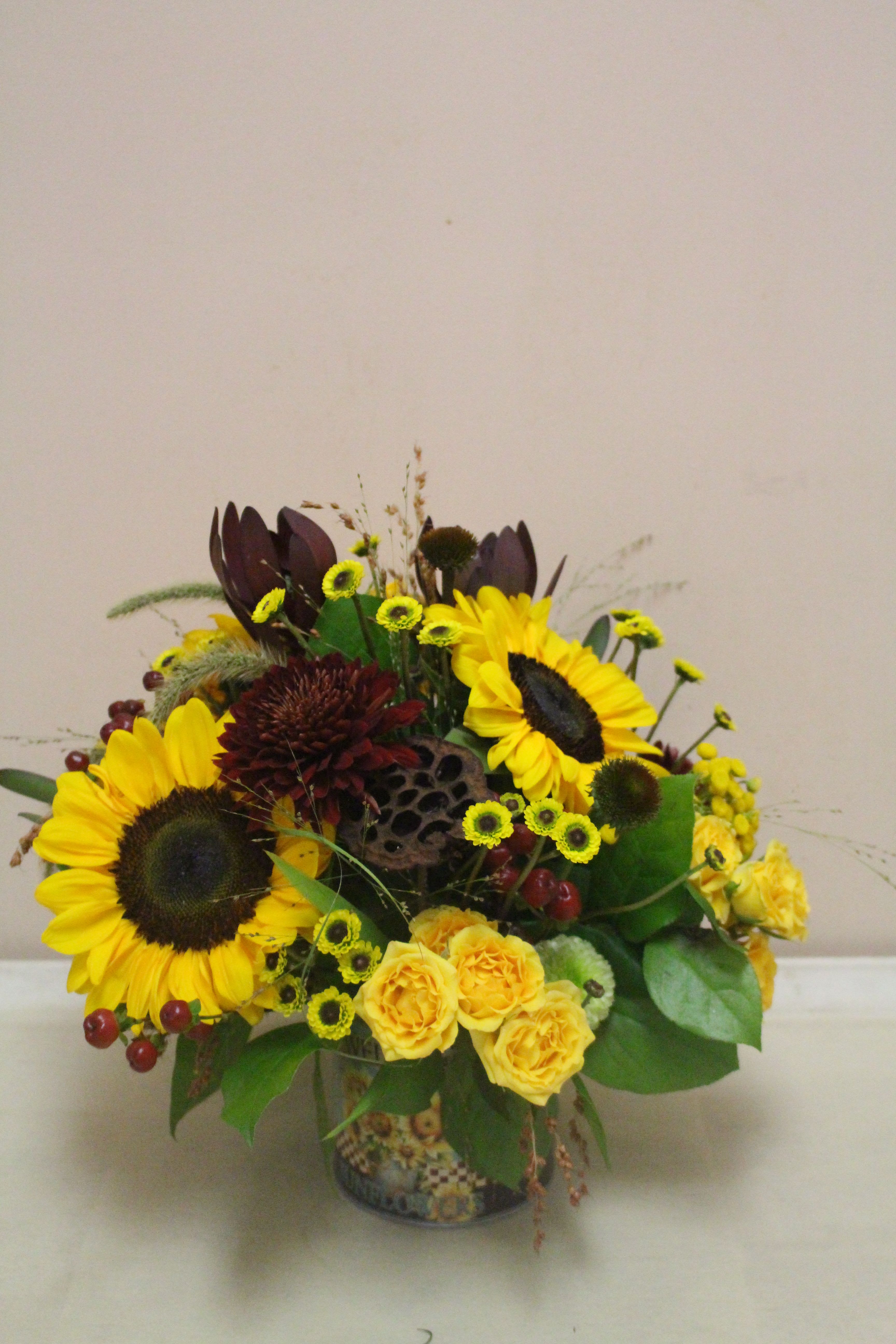 Welcome sunflowers short - a galvanized short cylinder filled with a modern take on autumn