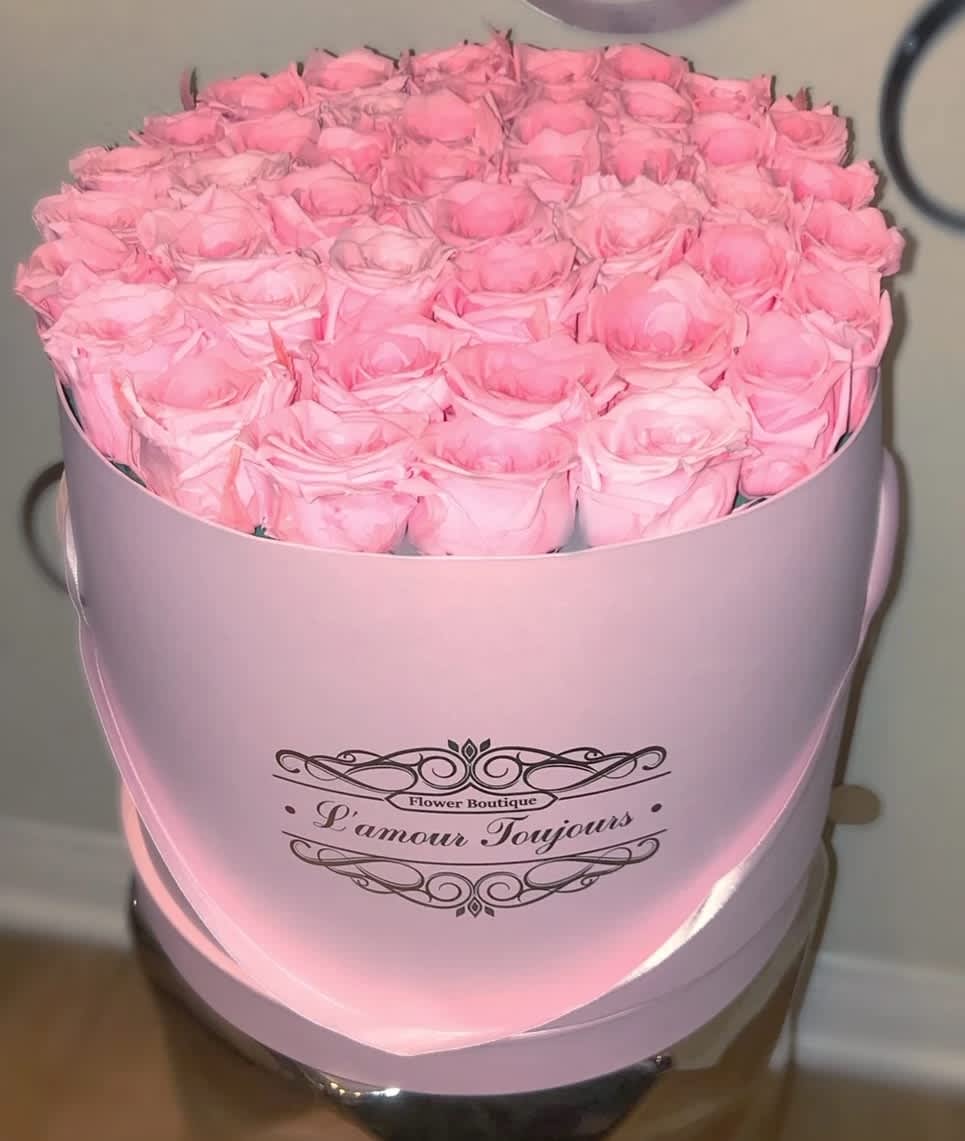 Everlasting Pink Signature Box - Real Roses that last up to 3 years - • Everlasting roses are preserved real roses that last up to 3 years! By treating fresh roses with a unique method these roses become long lasting and keep their natural beauty, structure and softness.  • Make a statement with our exquisite Ecuadorian real roses that bring uniqueness and sophistication to life.  • Send stunning roses to your loved ones, a wife, a husband, a parent or a friend to let them know you remembered their special day.  • Zero maintenance required: Everlasting roses hold tenderness and a natural fresh look, with no maintenance required. 